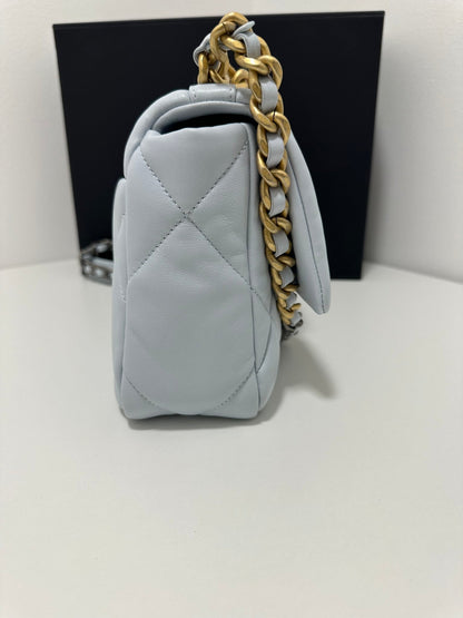 Chanel - Sac 19 bleu nuage - Les Folies d&