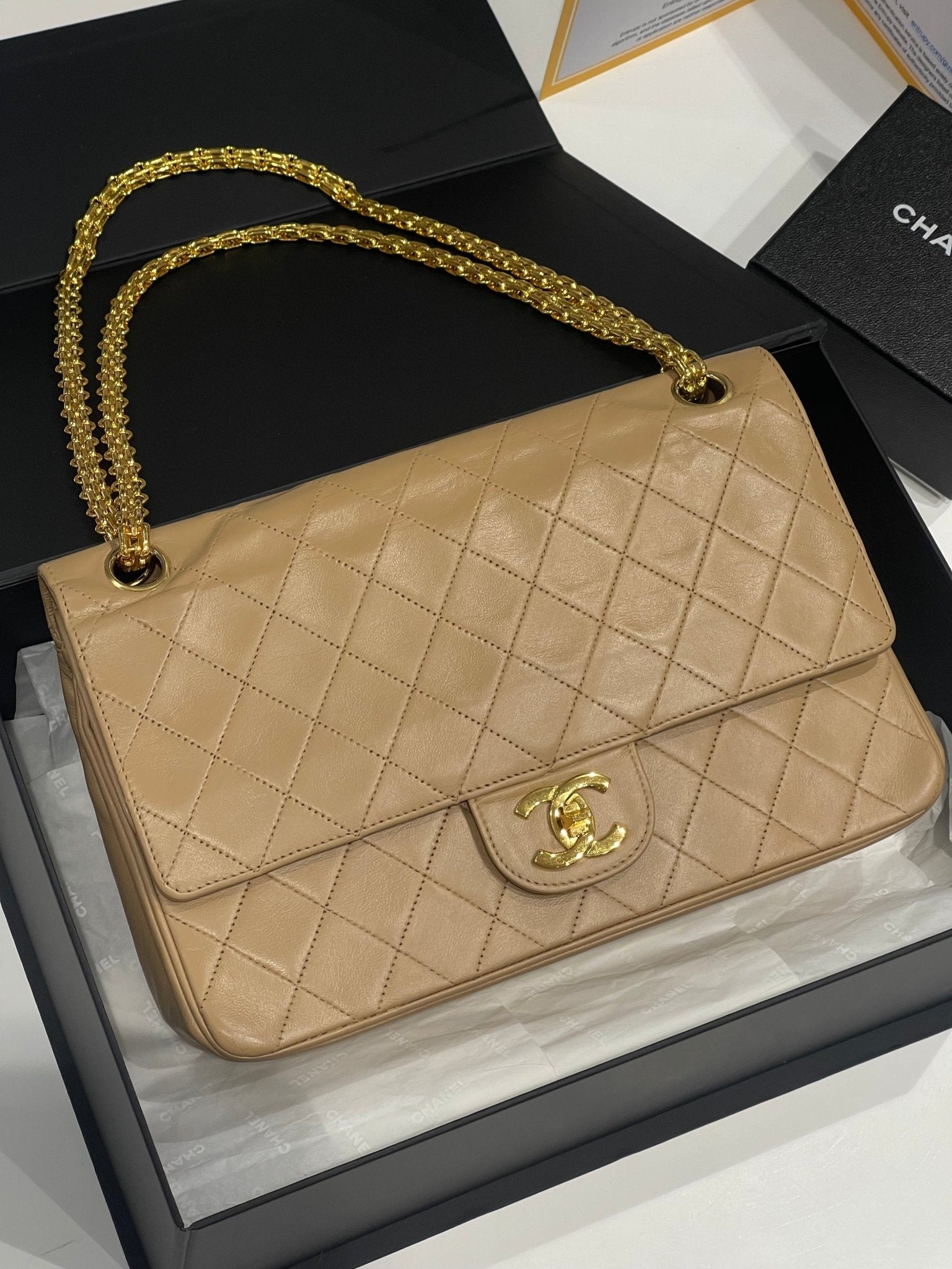 Chanel - sac Timeless médium vintage camel - Les Folies d&
