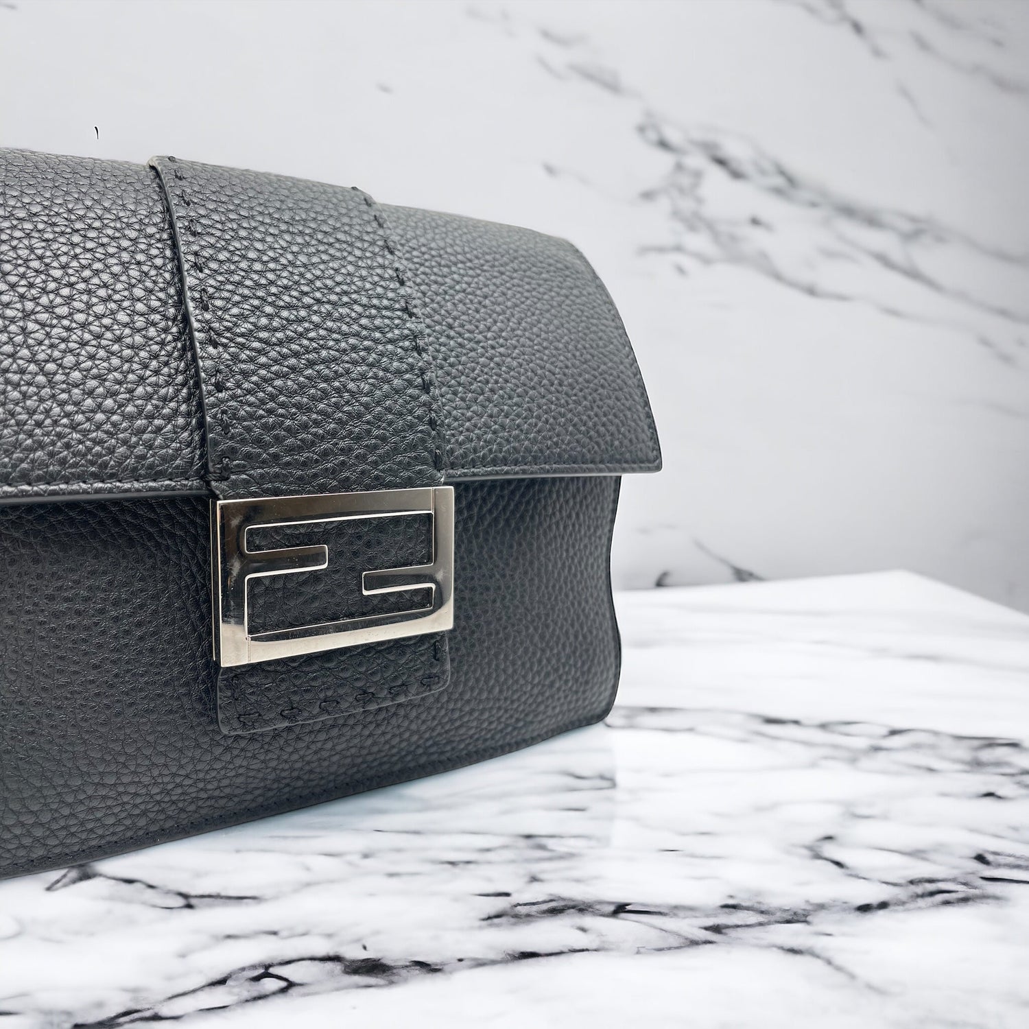 Fendi Sac Flat baguette Sac - Les Folies d&