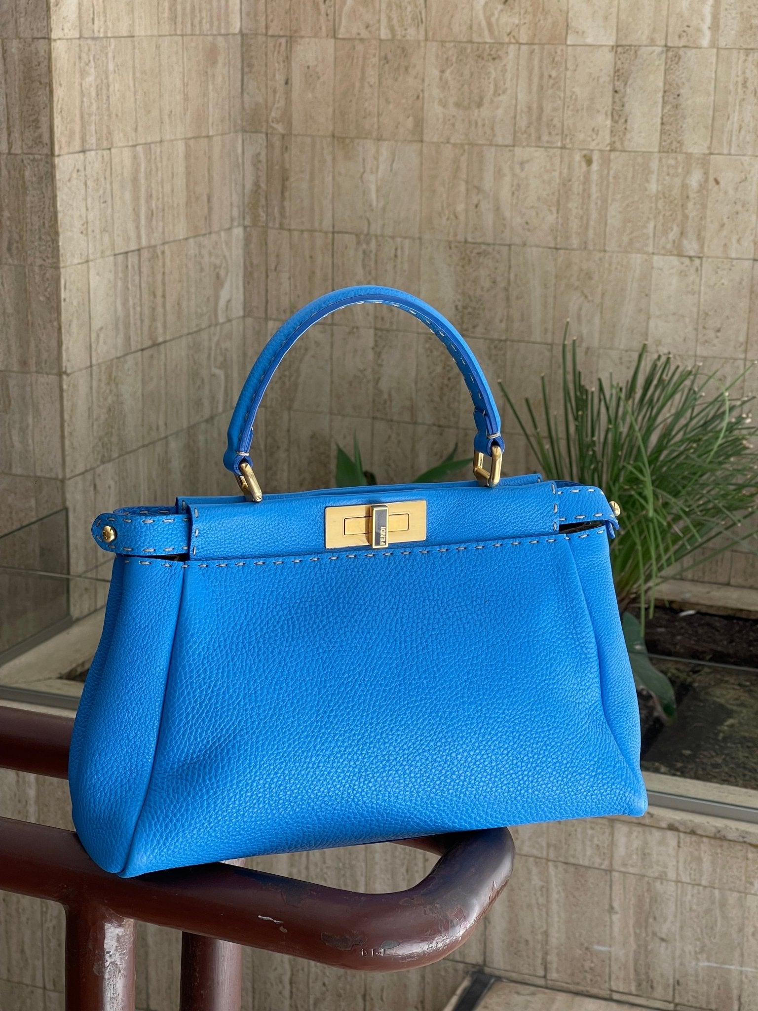 Fendi - Sac Peekaboo bleu MM - Les Folies d&