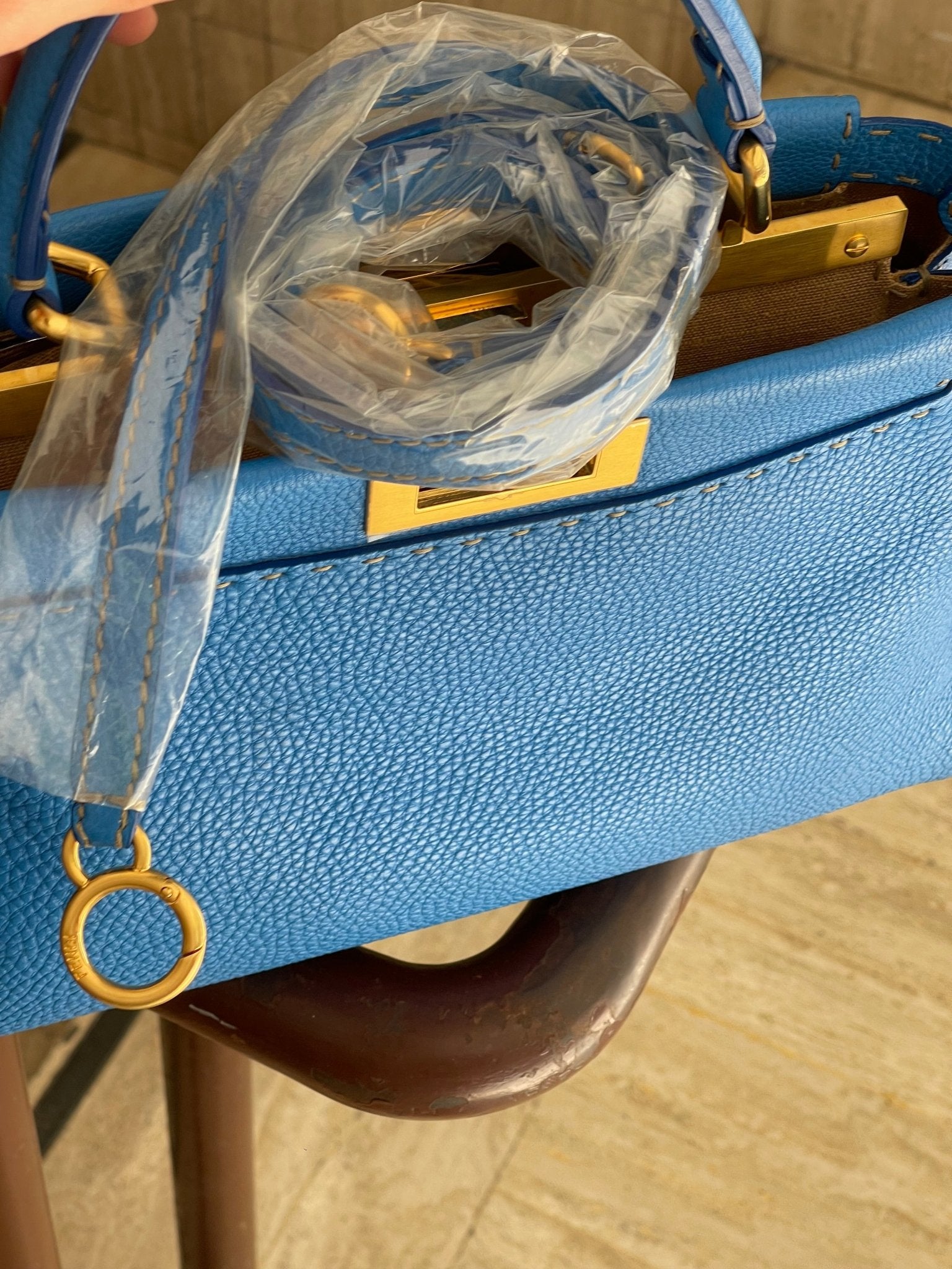 Fendi - Sac Peekaboo bleu MM - Les Folies d&