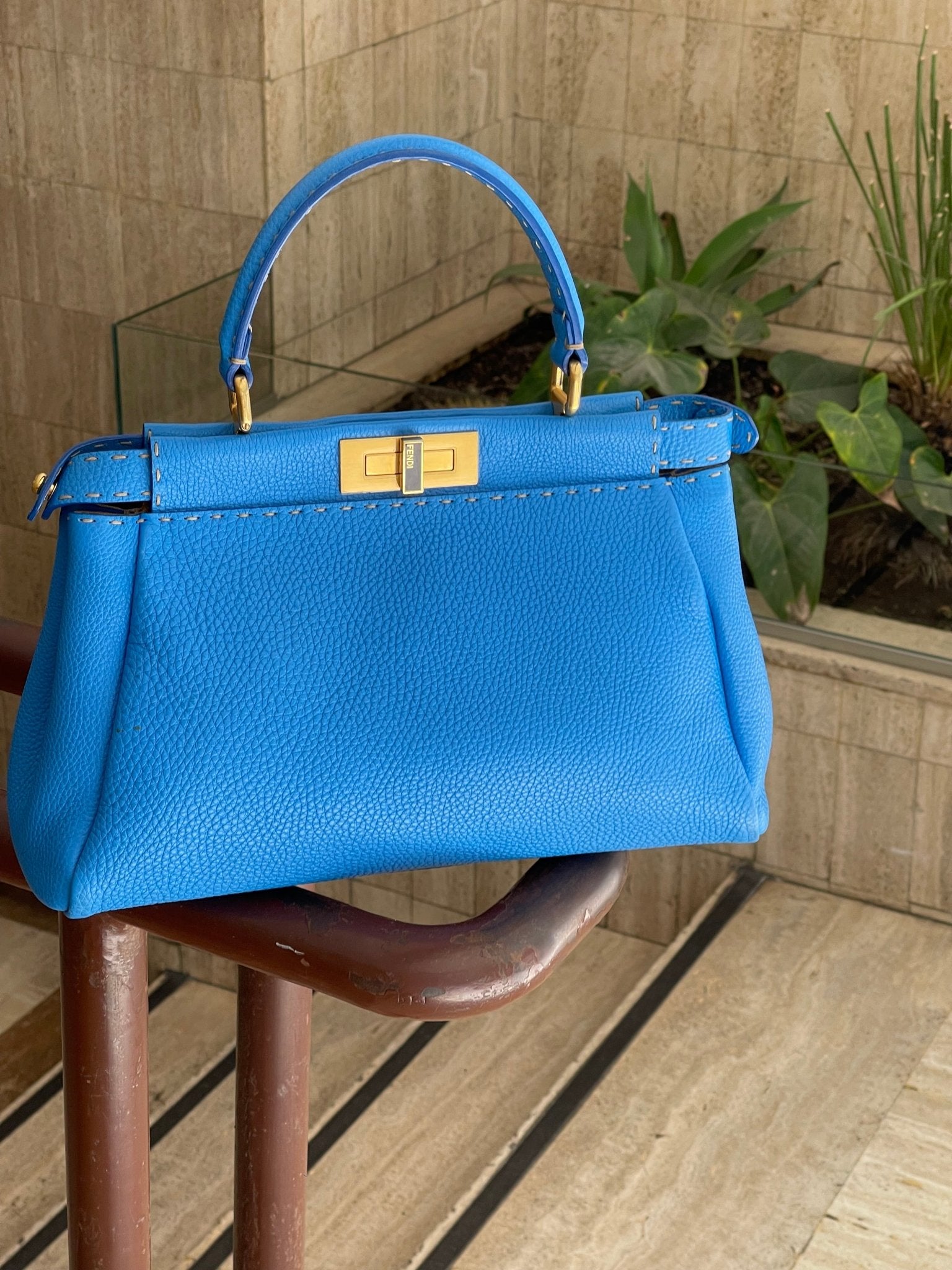 Fendi - Sac Peekaboo bleu MM - Les Folies d&