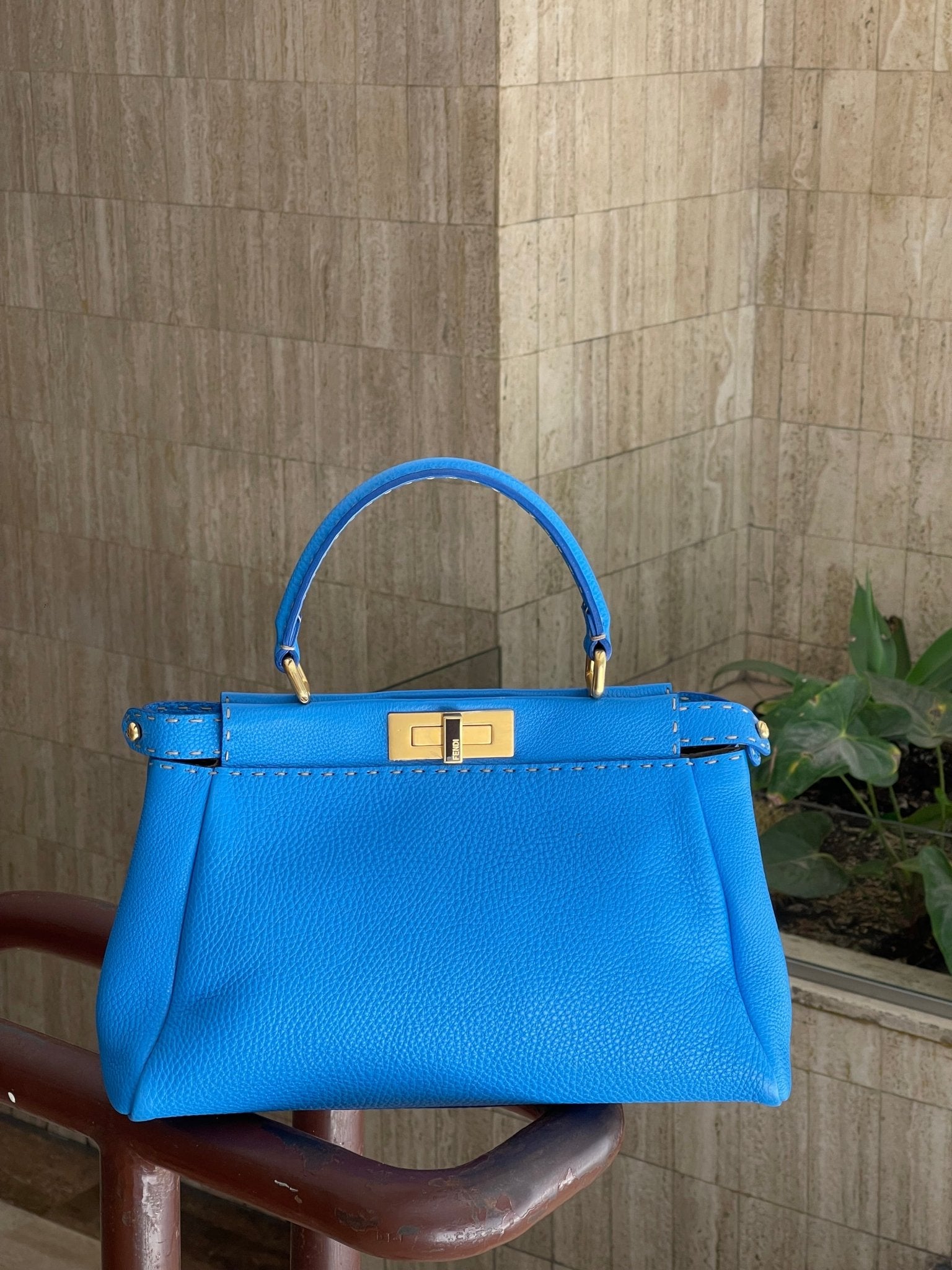 Fendi - Sac Peekaboo bleu MM - Les Folies d&