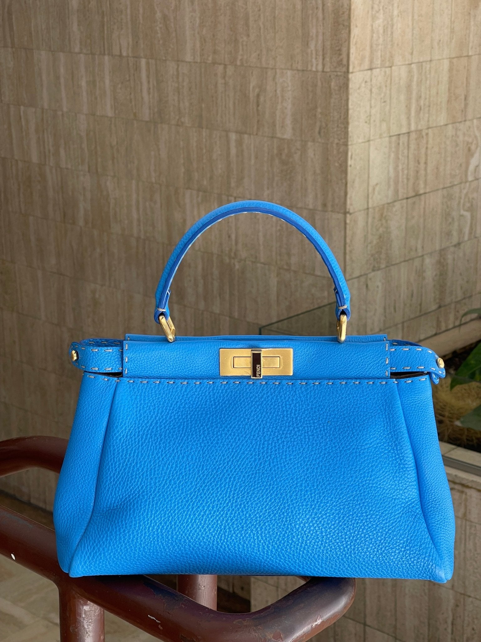 Fendi - Sac Peekaboo bleu MM - Les Folies d&