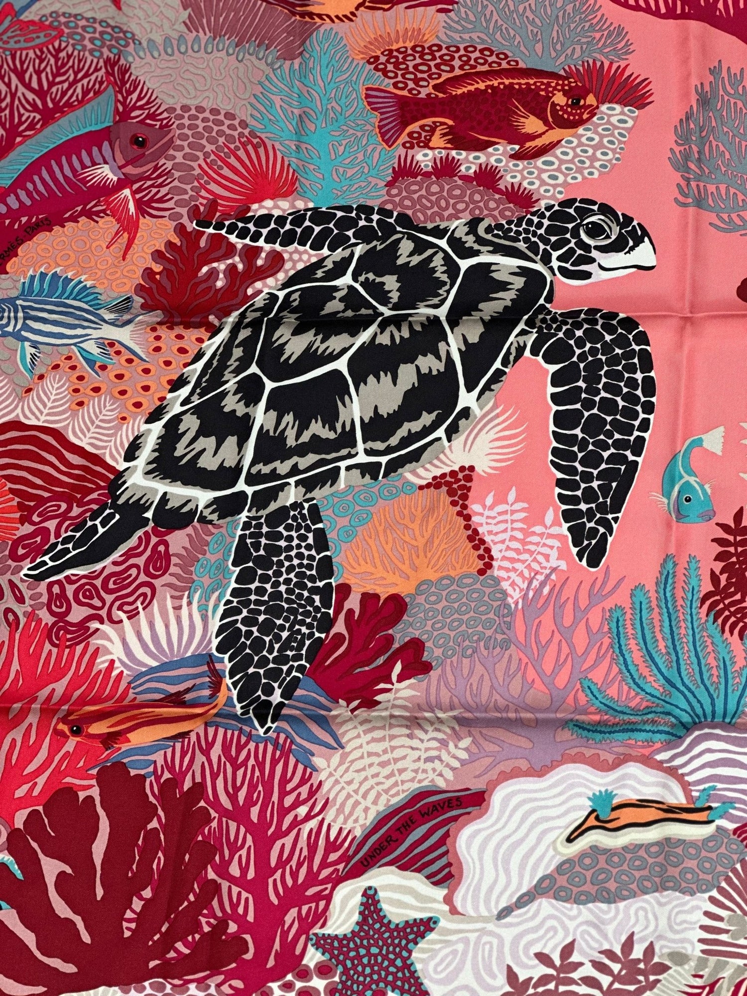Hermès - Carré 90 « Under the waves » - Les Folies d&