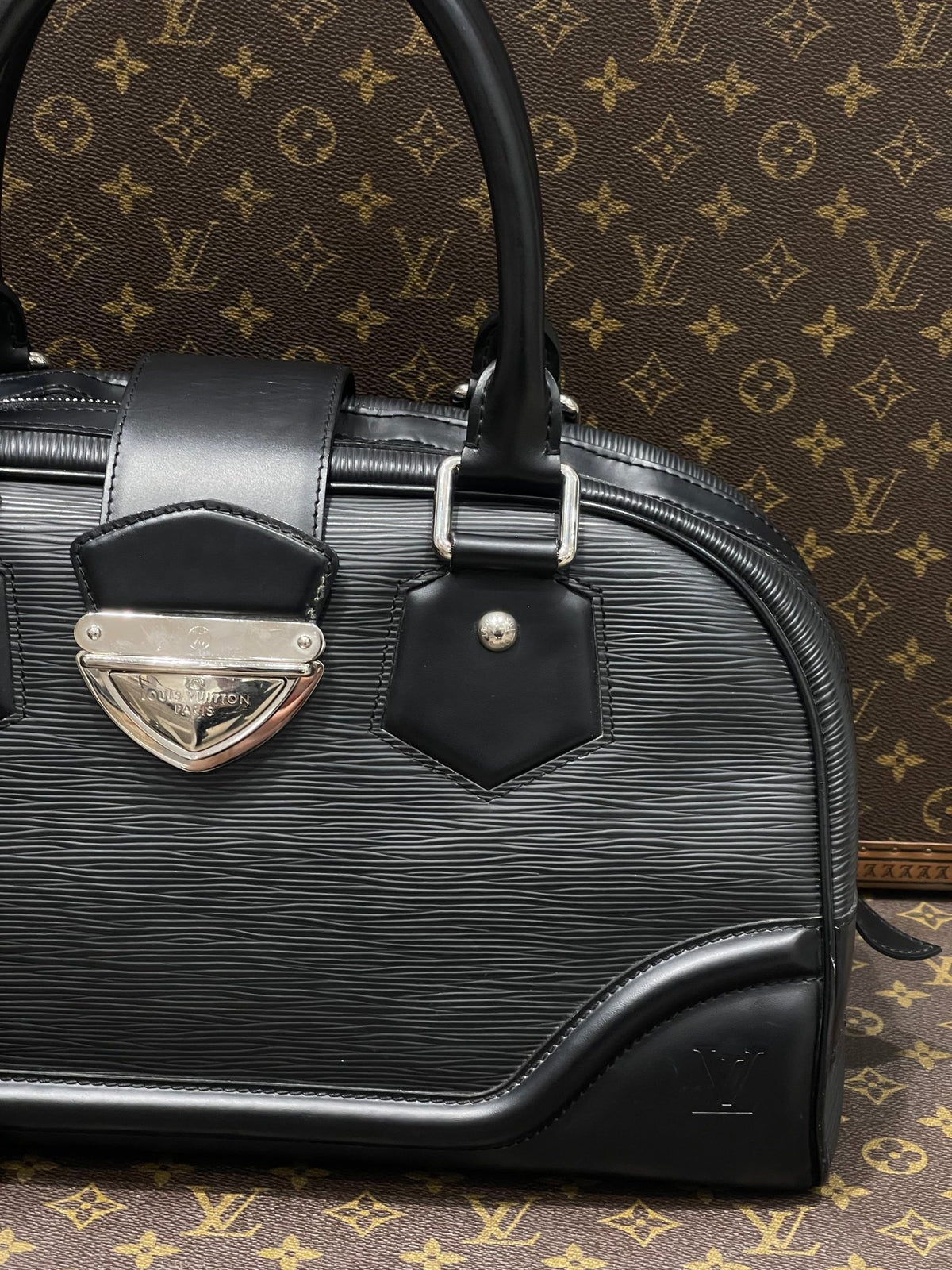 Louis Vuitton - Sac Montaigne Bowling GM cuir épi noir - Les Folies d&