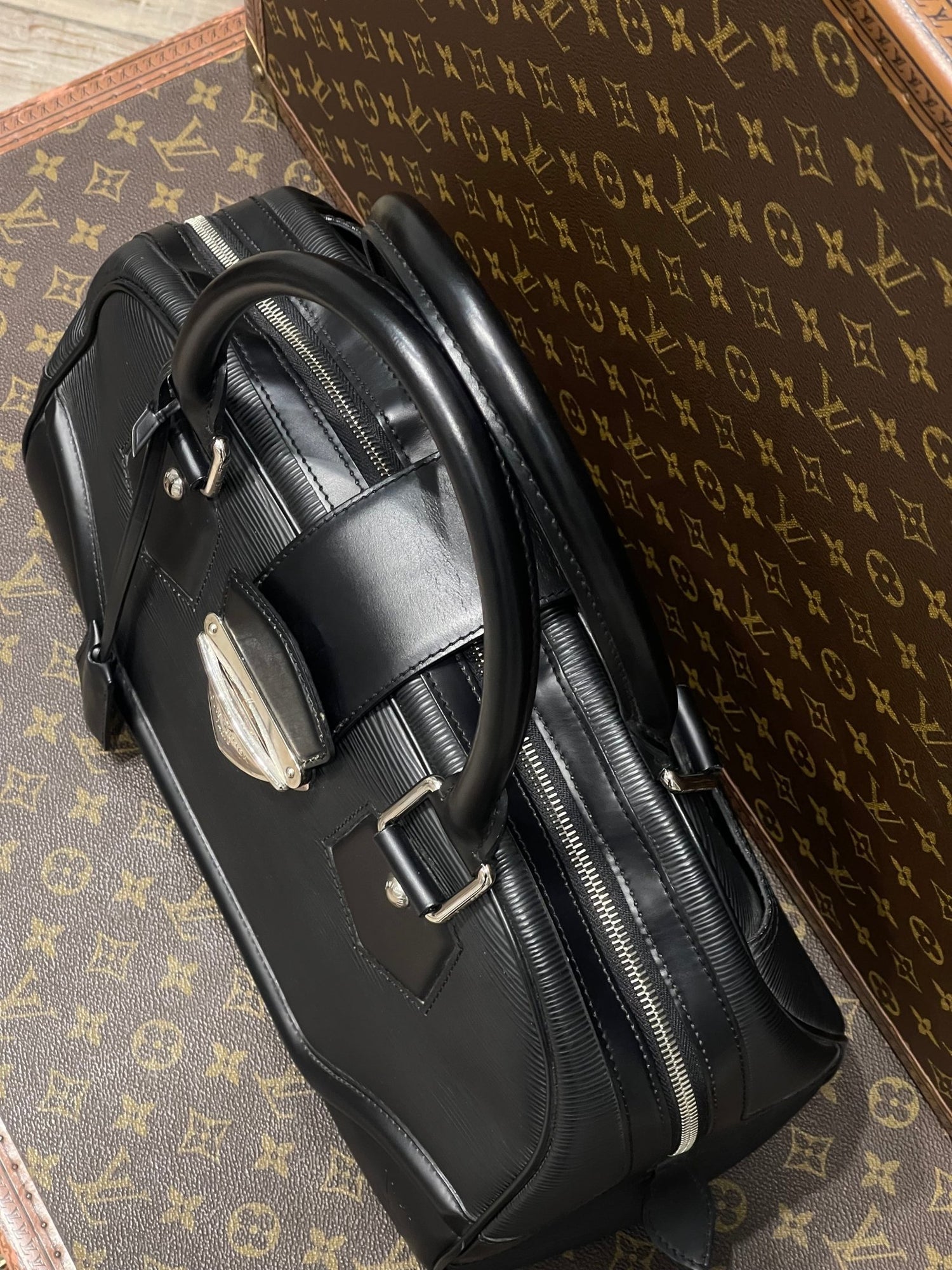 Louis Vuitton Montaigne Bowling GM bag black epi leather