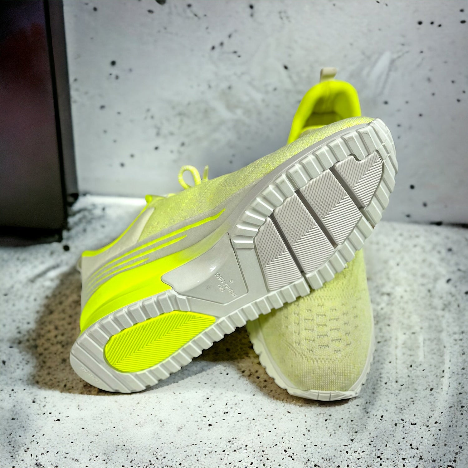 Louis Vuitton - Sneakers V.N.R néon T.44,5 - Les Folies d&