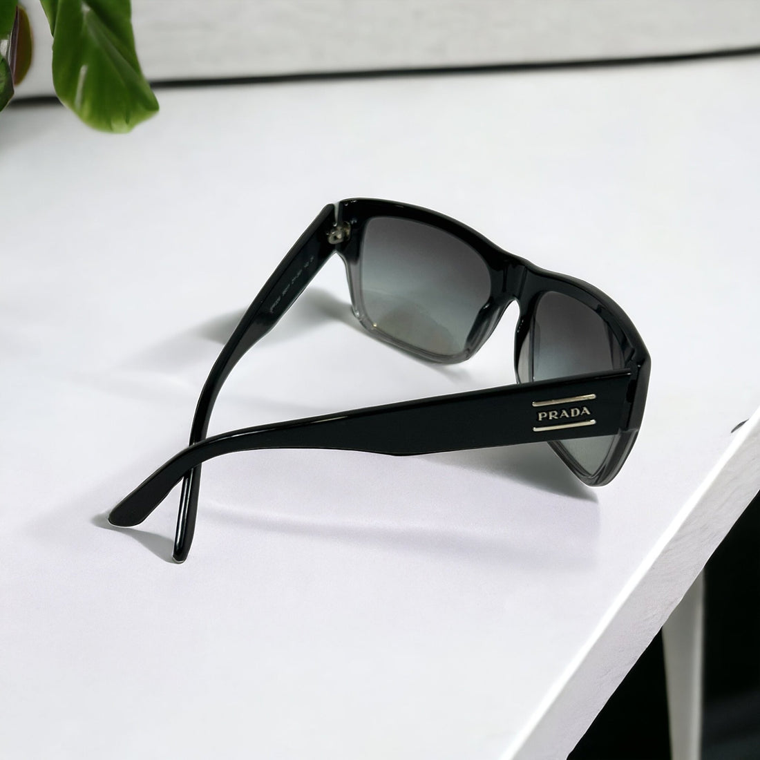 Prada - Solaires - Les Folies d&