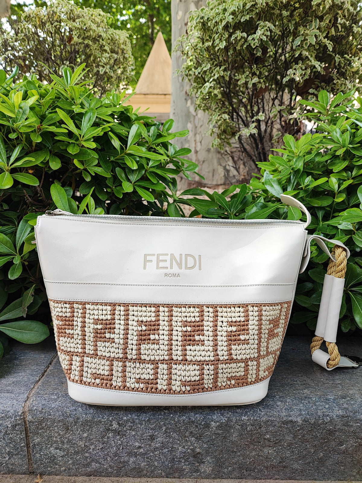 Fendi - Small white and beige insulated bag