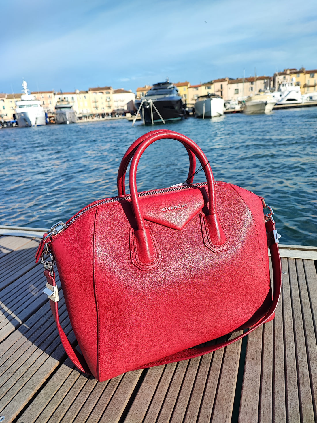 Givenchy - Sac Antigona moyen modèle cerise