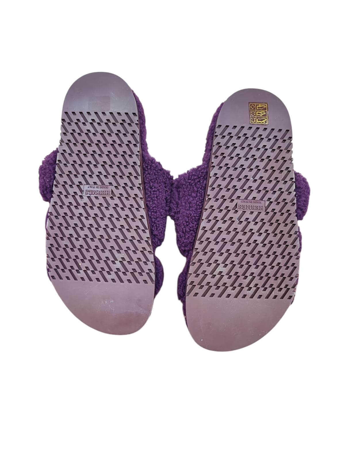 Hermès - Sandalen Chypre aus violettem Lammfell T39