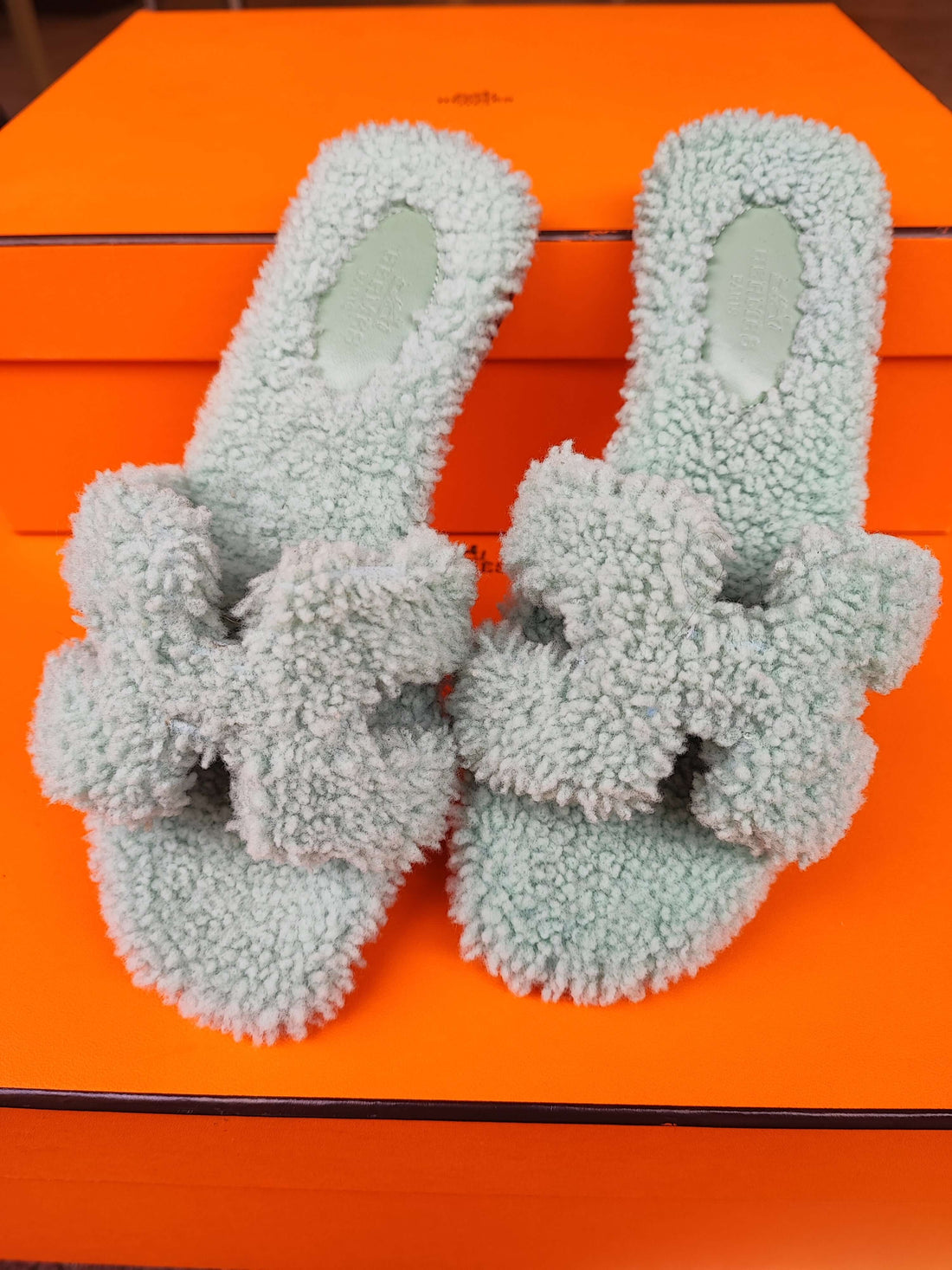 Hermès - Sandales Oran peau lainée vert d&