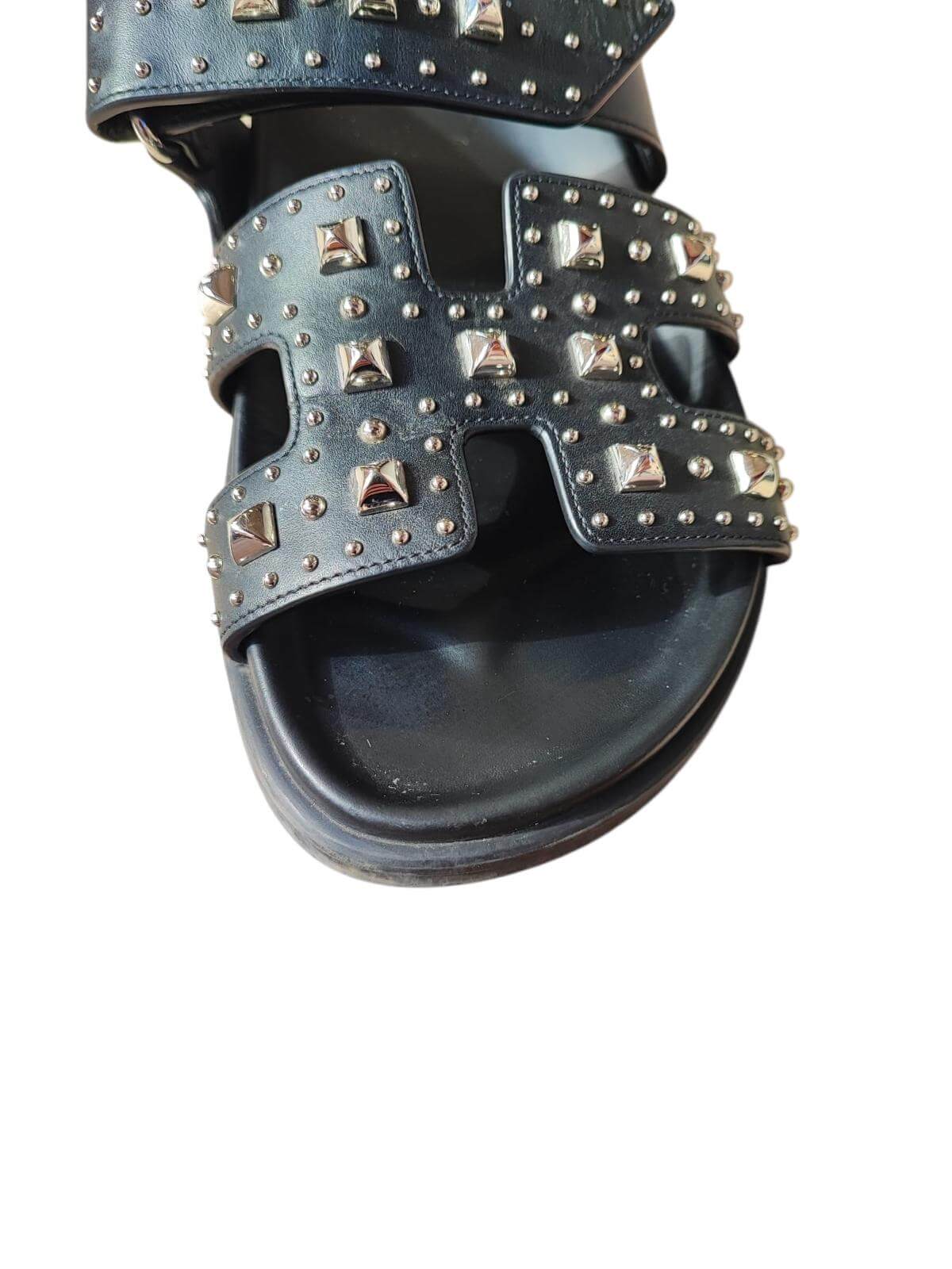 Hermès - Sandales Chypre noires et clous Médor T37