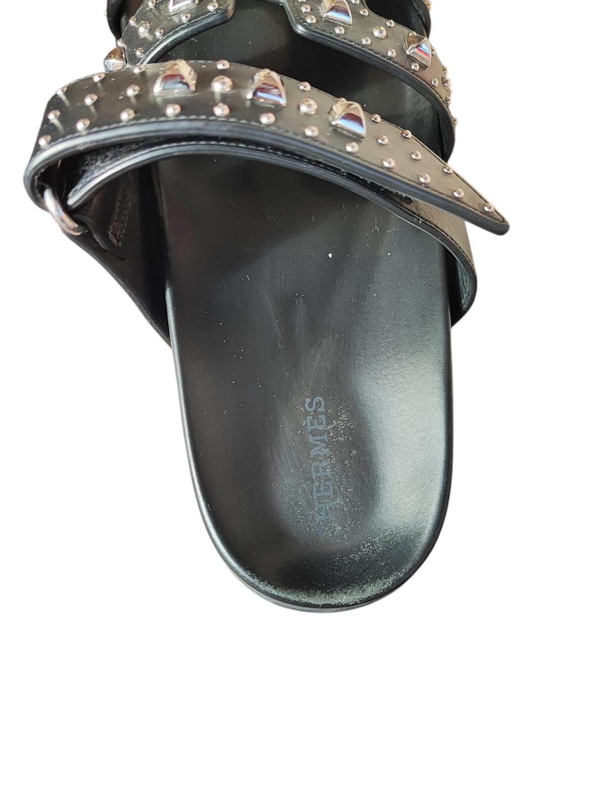 Hermès - Sandales Chypre noires et clous Médor T37