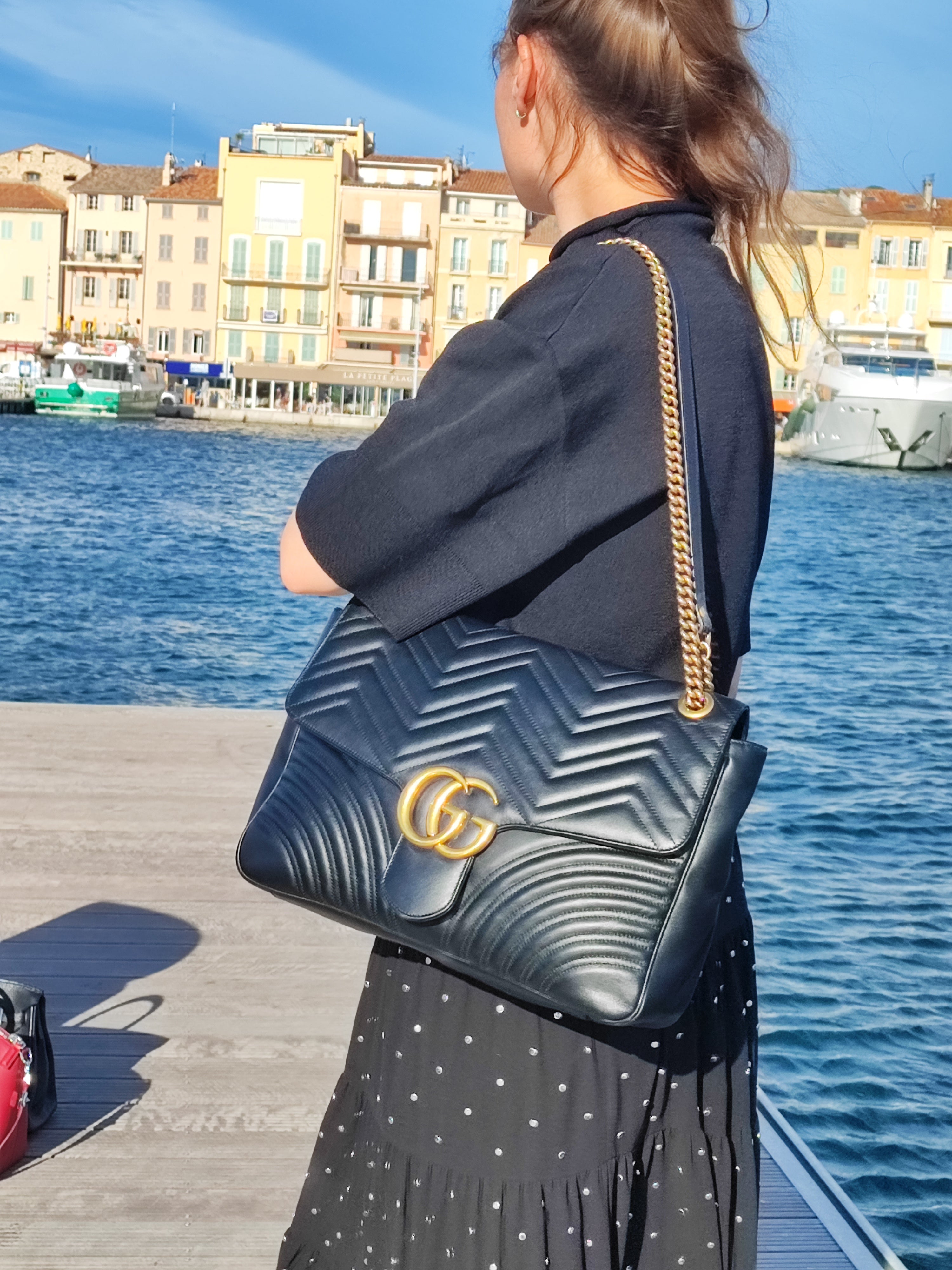 Gucci - Große schwarze Marmont-Tasche