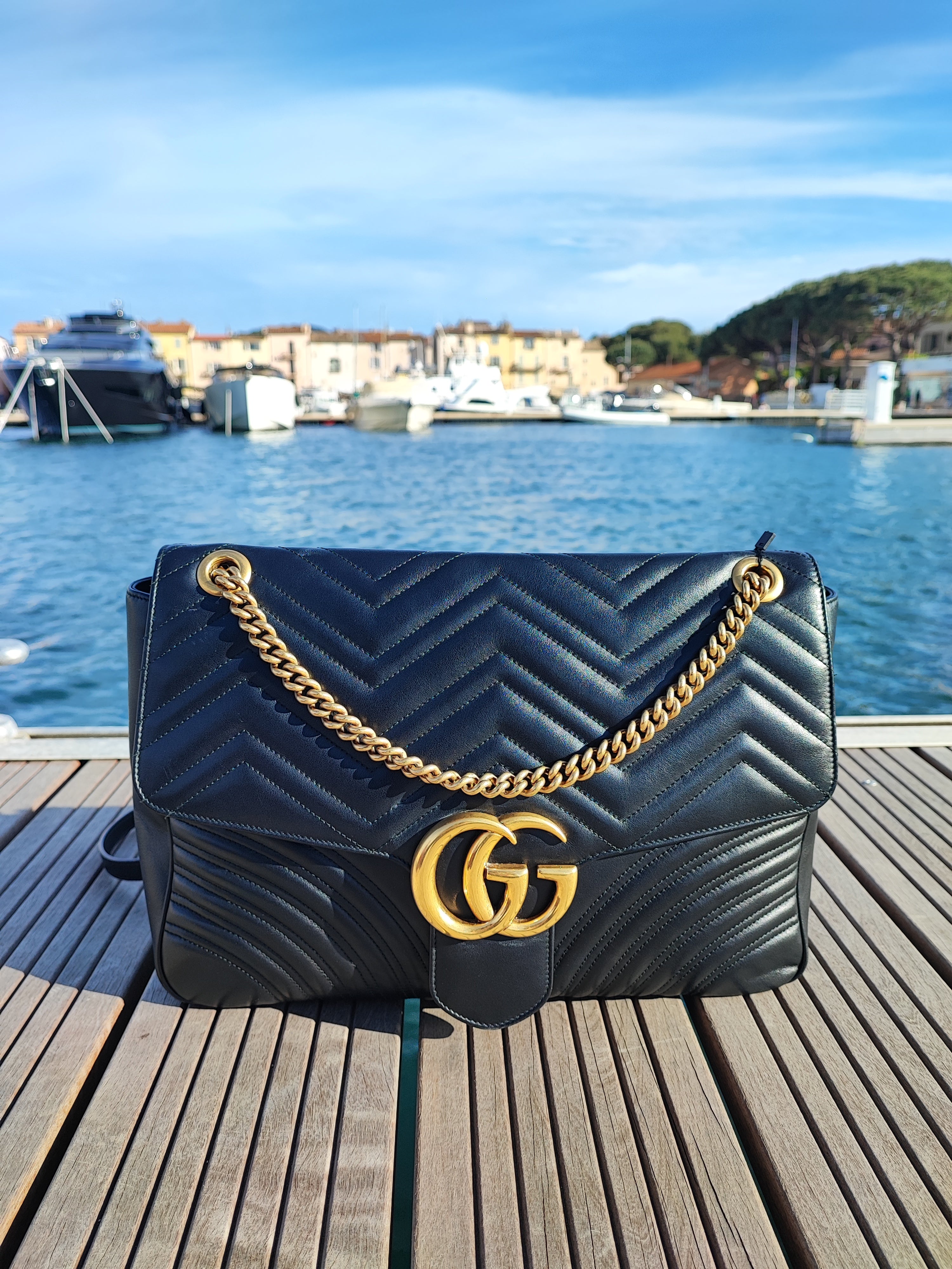 Gucci - Große schwarze Marmont-Tasche