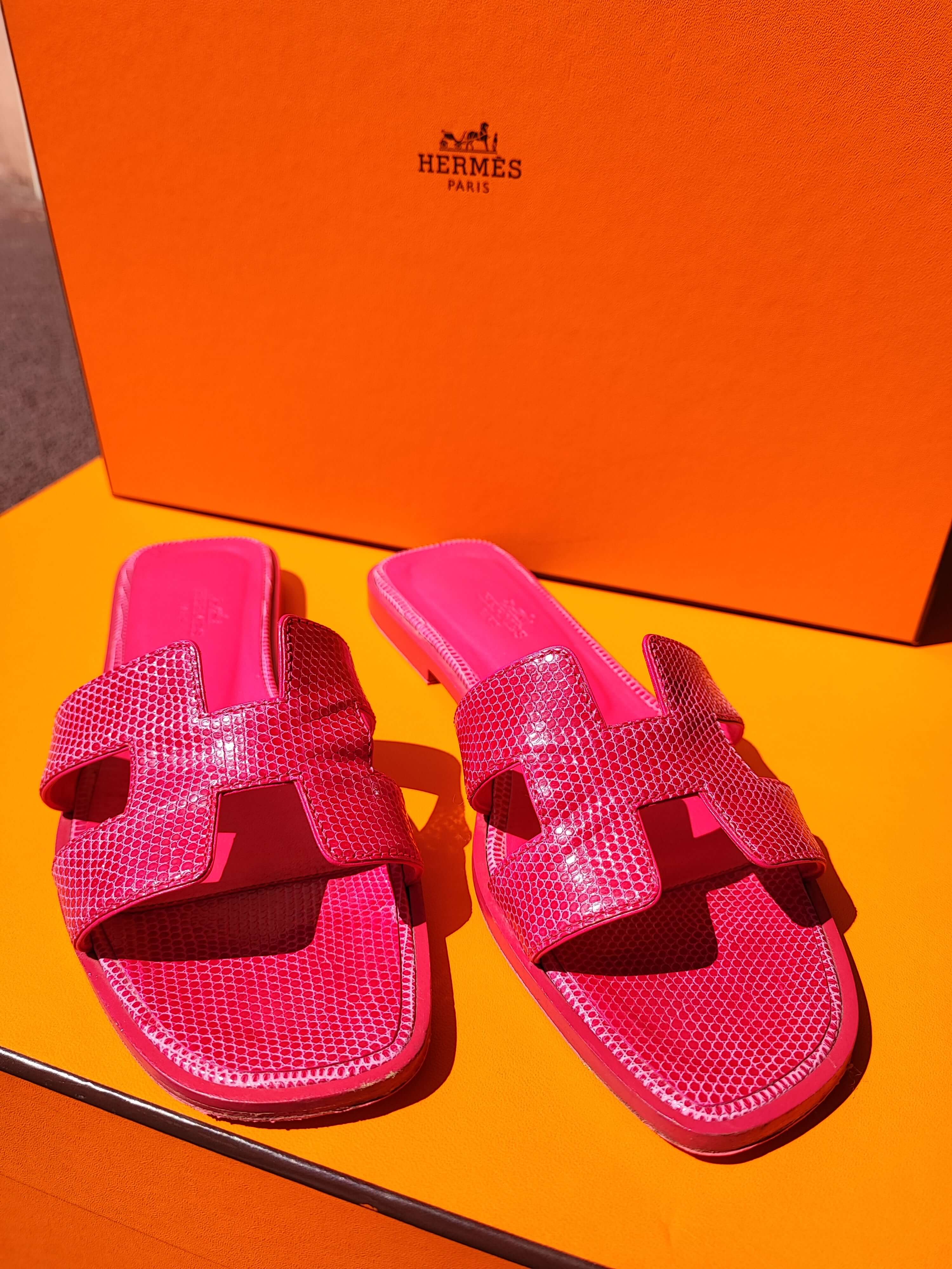Hermès - Sandalen Oran Eidechse Leguan Fuchsie Gr. 37 1/2
