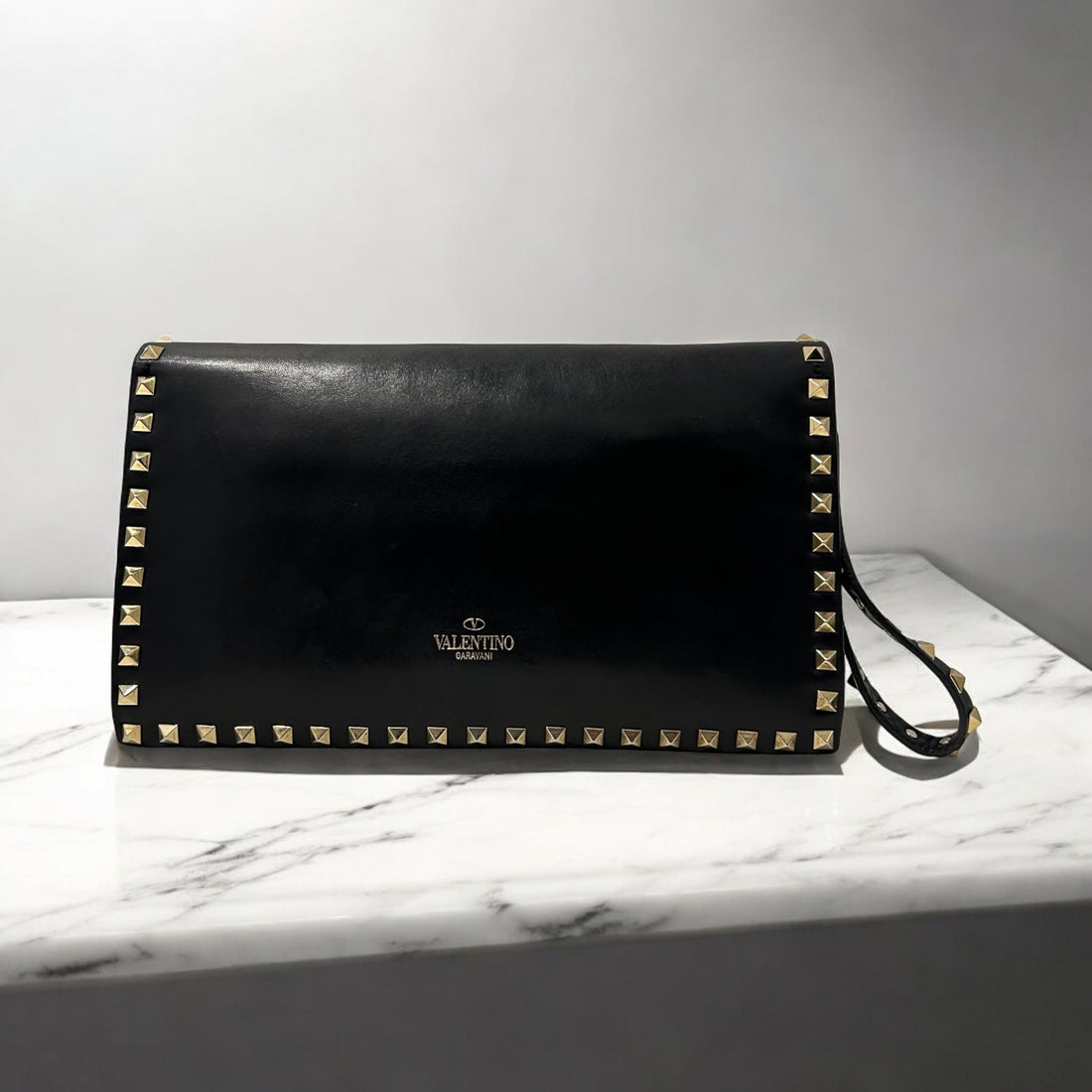Valentino - Pochette Rockstud - Les Folies d'Eugenie Les Folies d'Eugenie