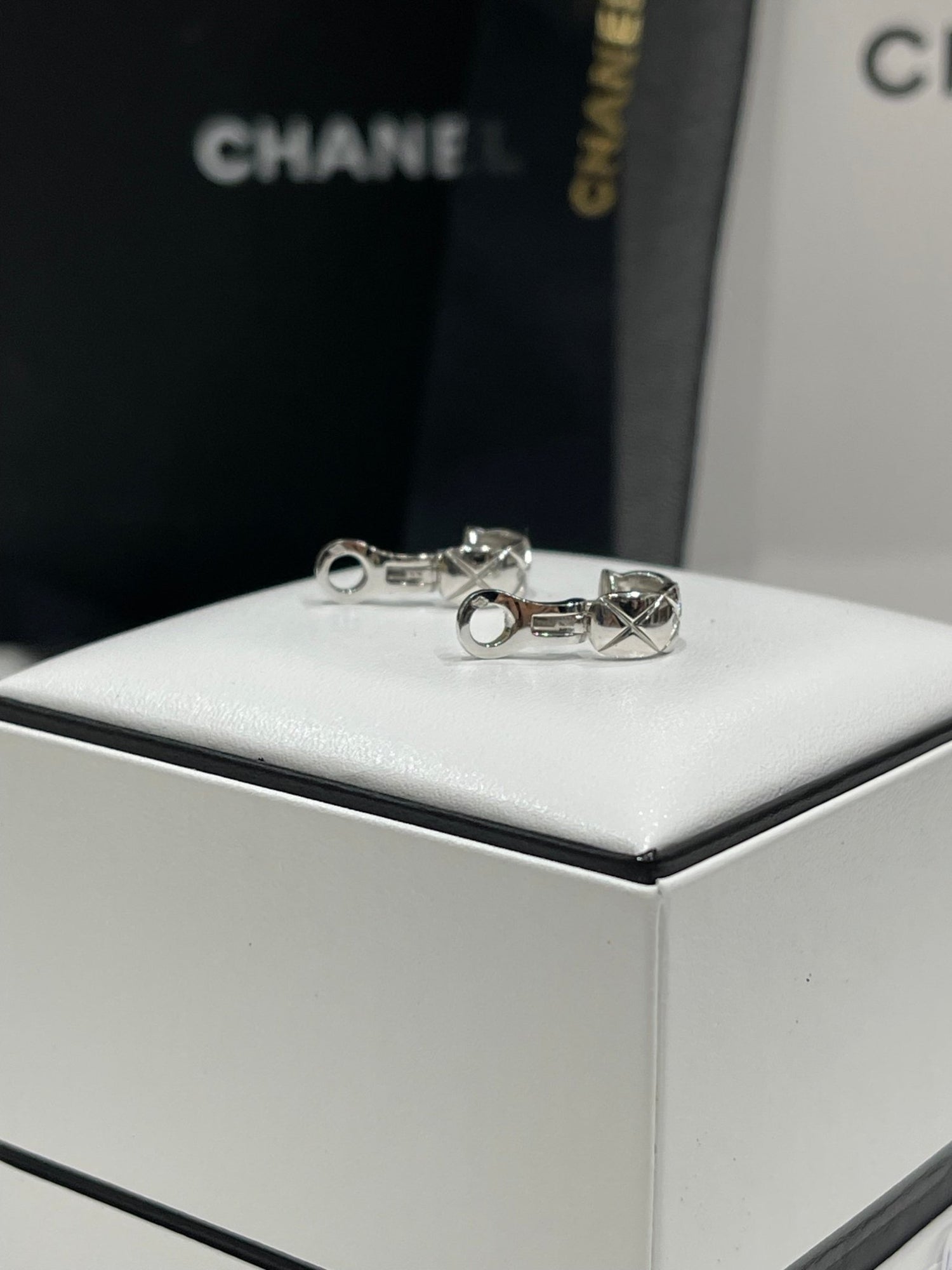 Chanel - Boucles d’oreilles Coco crush or blanc et diamants - Les Folies d&
