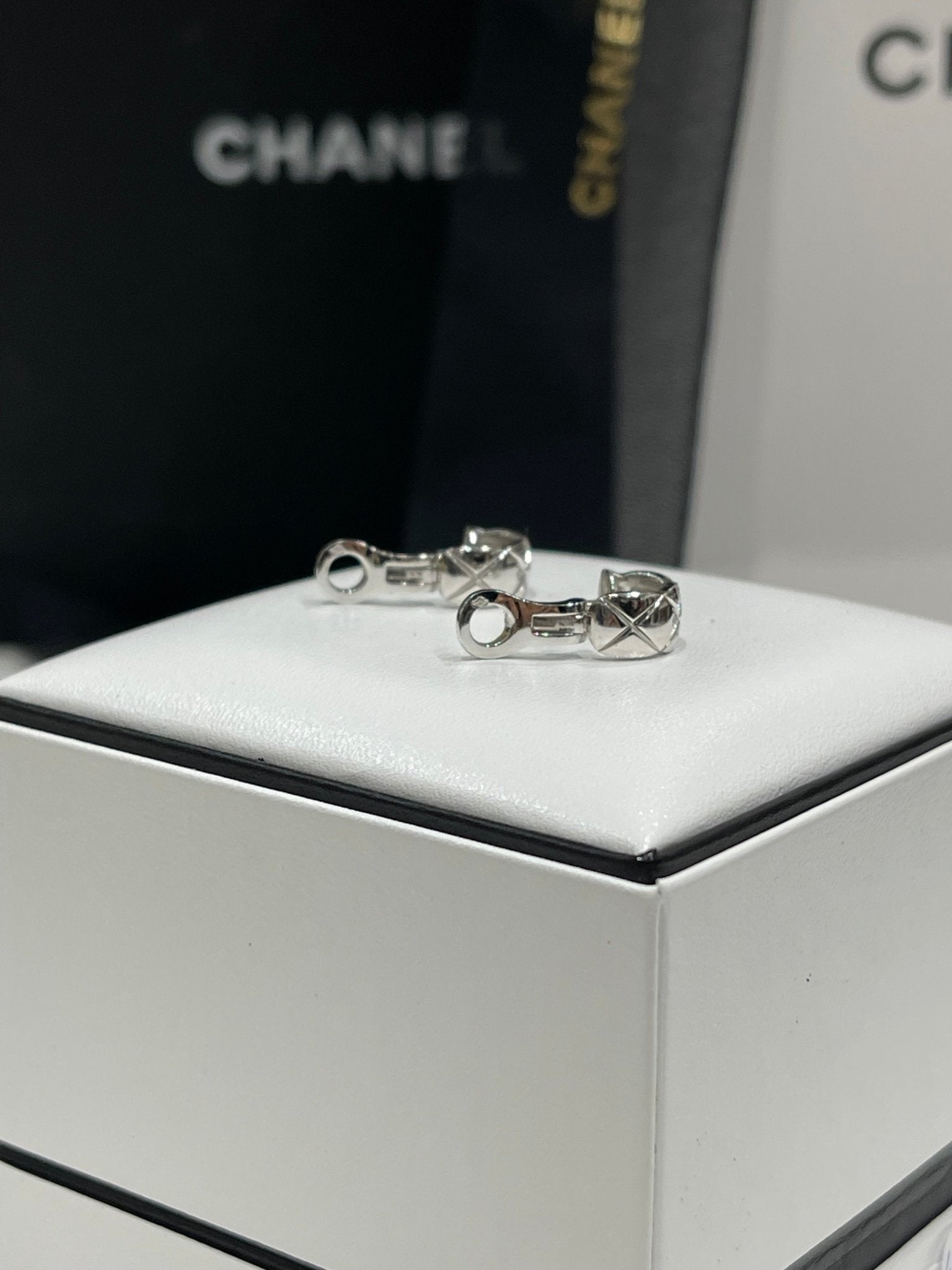 Chanel - Boucles d’oreilles Coco crush or blanc et diamants - Les Folies d&