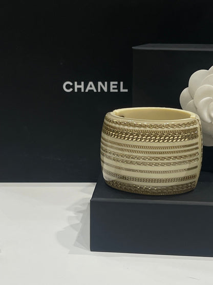 Chanel - Manchette CC beige strass - Les Folies d&
