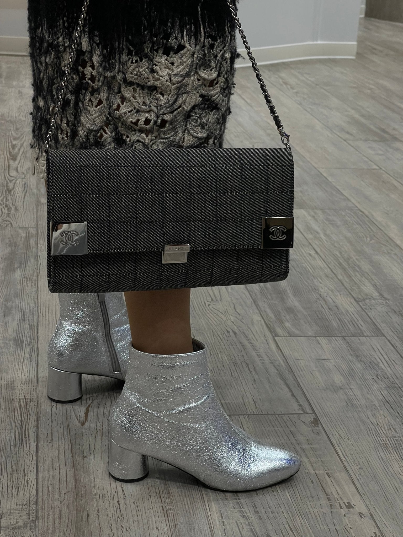 Chanel - sac baguette classique jersey gris - Les Folies d&