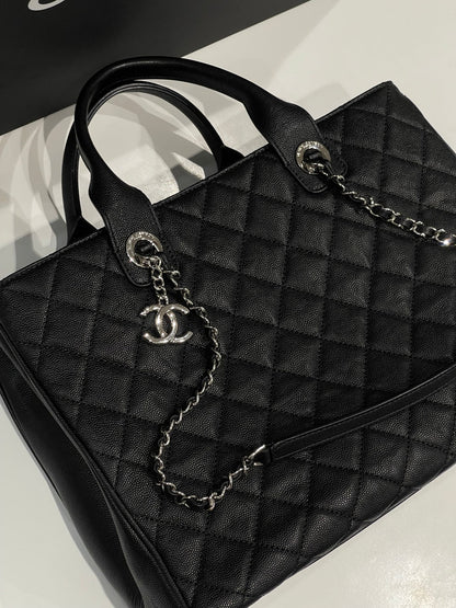 Chanel - Sac cabas classique noir MM - Les Folies d&