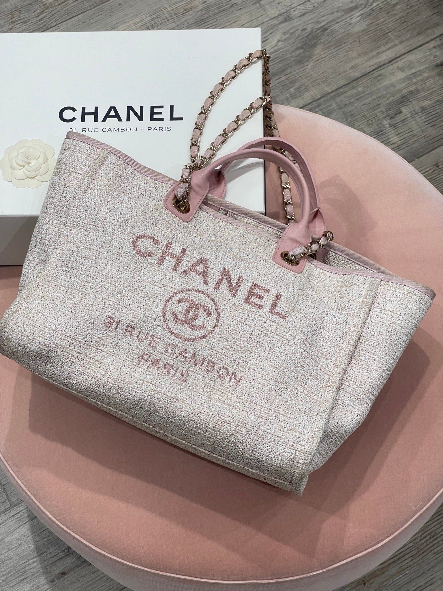 Chanel - Sac cabas Deauville GM - Les Folies d&
