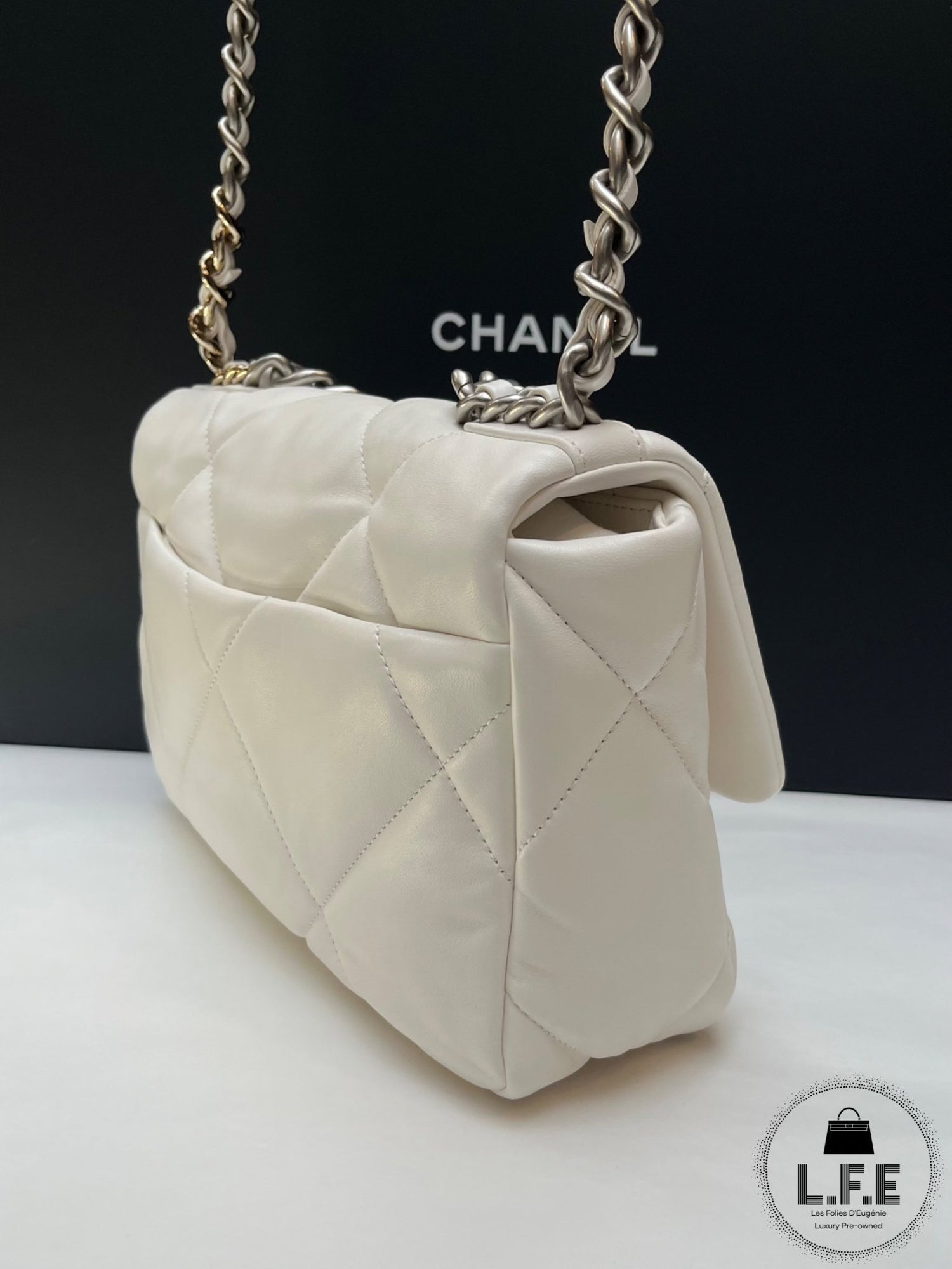Chanel - Sac Chanel 19 - Les Folies d&