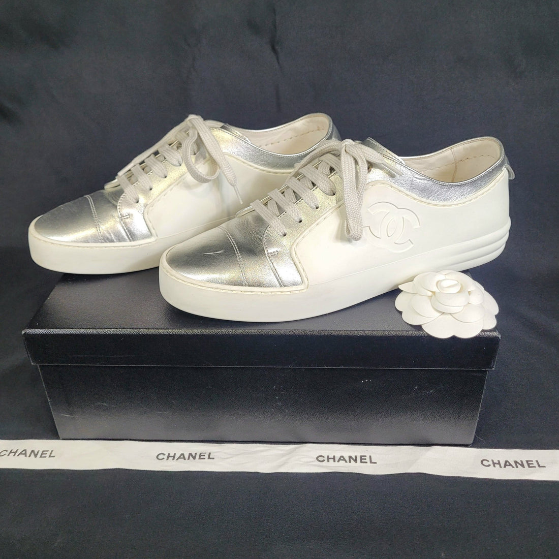 Chanel - Sneakers T39,5 - Les Folies d&