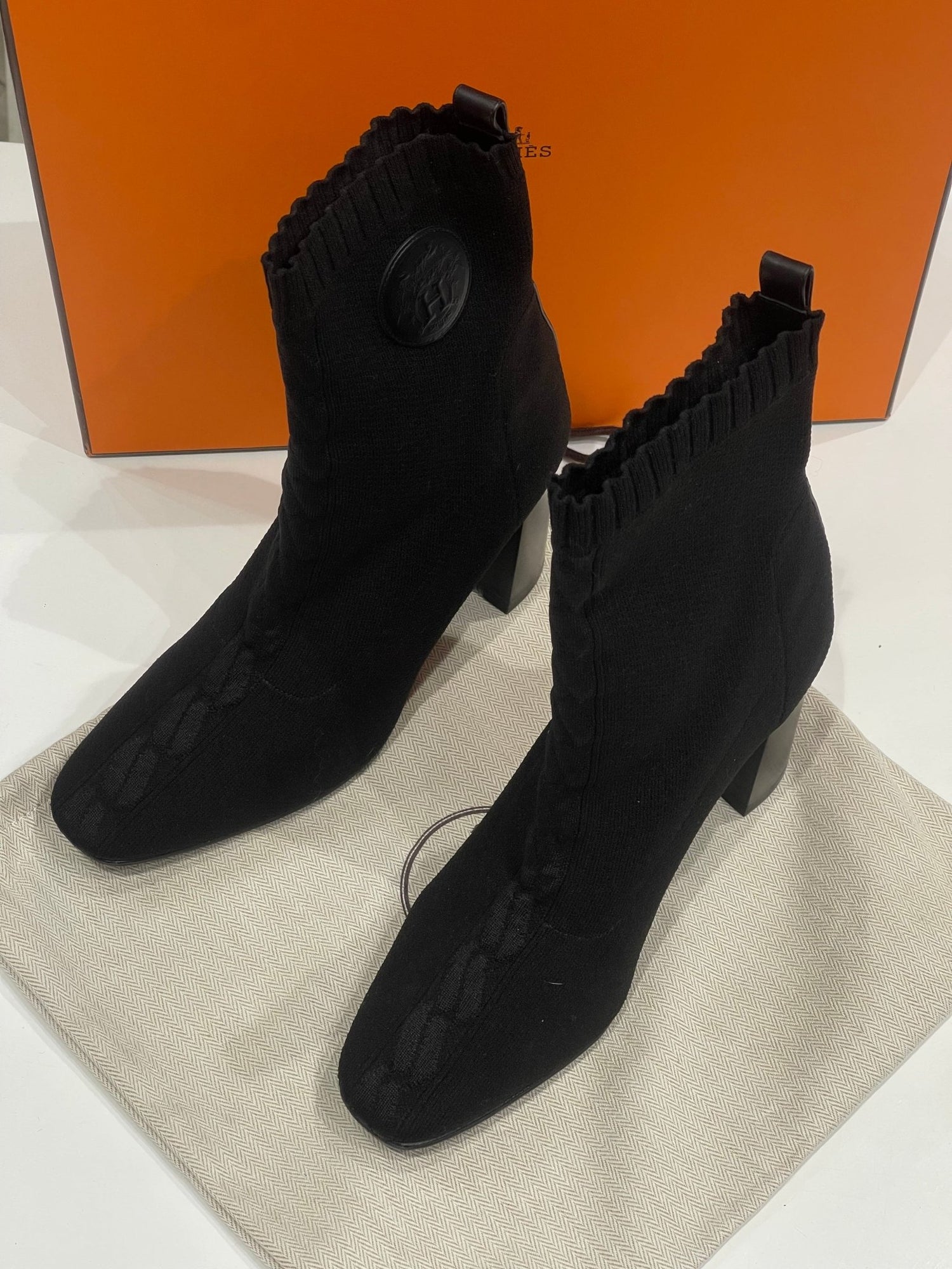 Hermès - Bottines H noires T39,5 - Les Folies d&