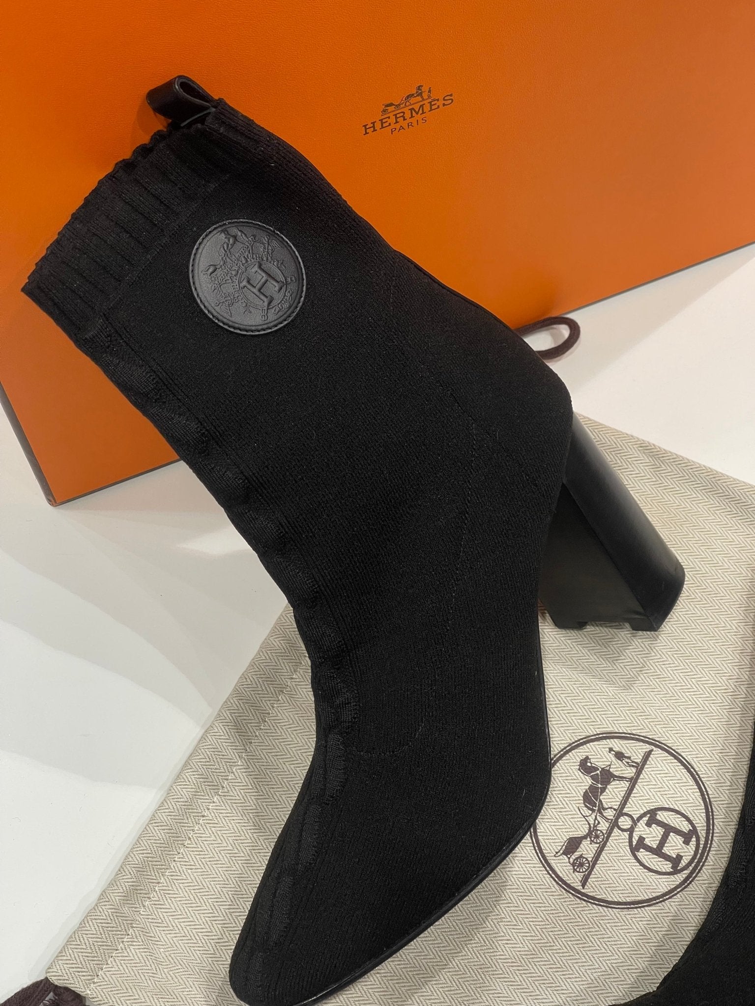 Hermès - Bottines H noires T39,5 - Les Folies d&