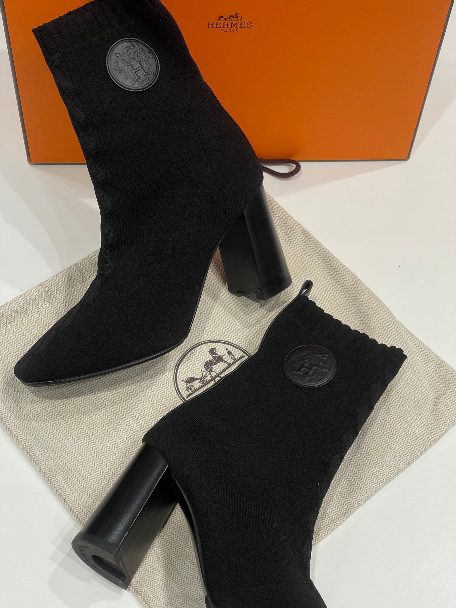 Hermès - Bottines H noires T39,5 - Les Folies d&