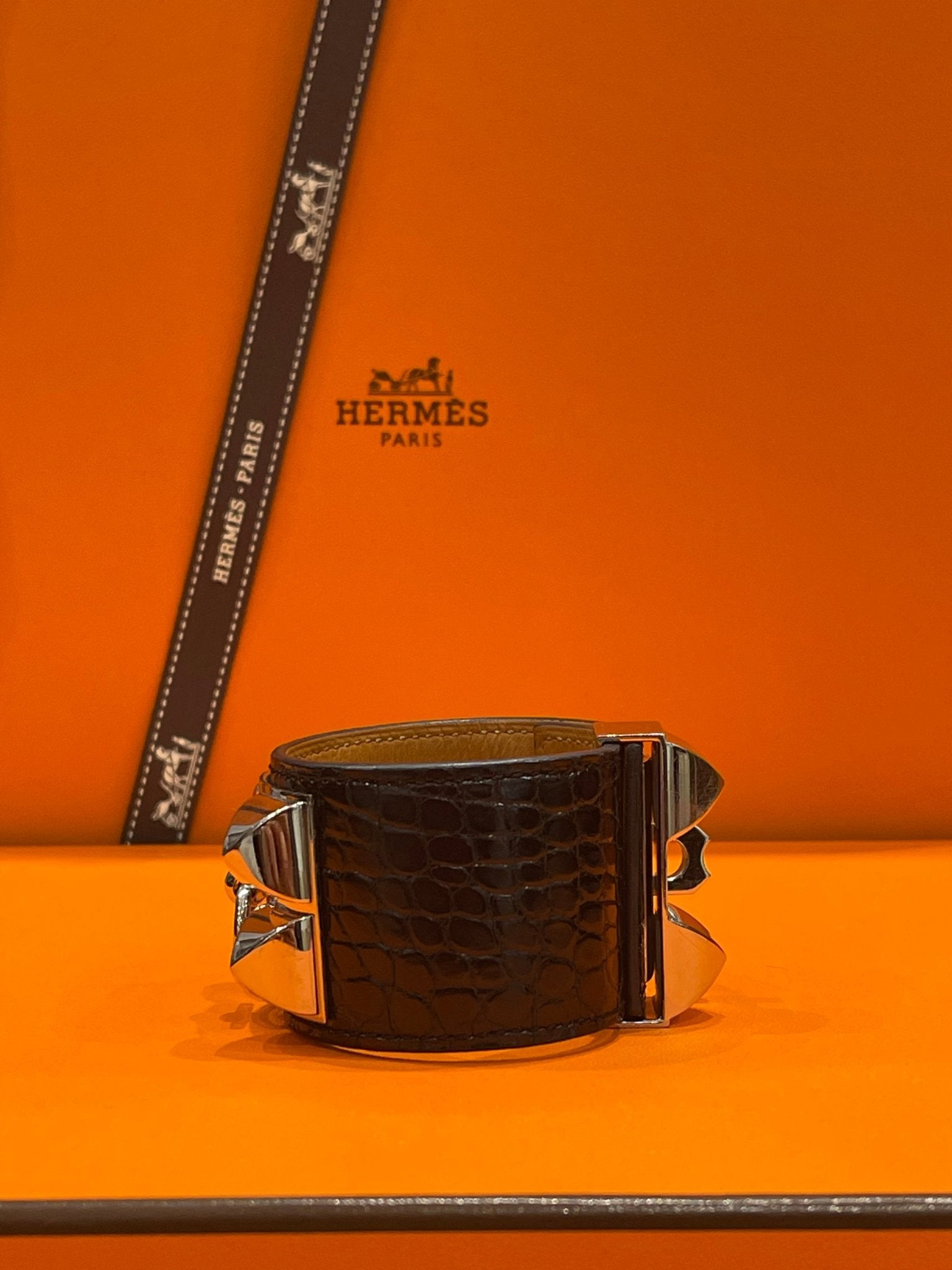 Hermès - Bracelet manchette collier de chien alligator - Les Folies d&