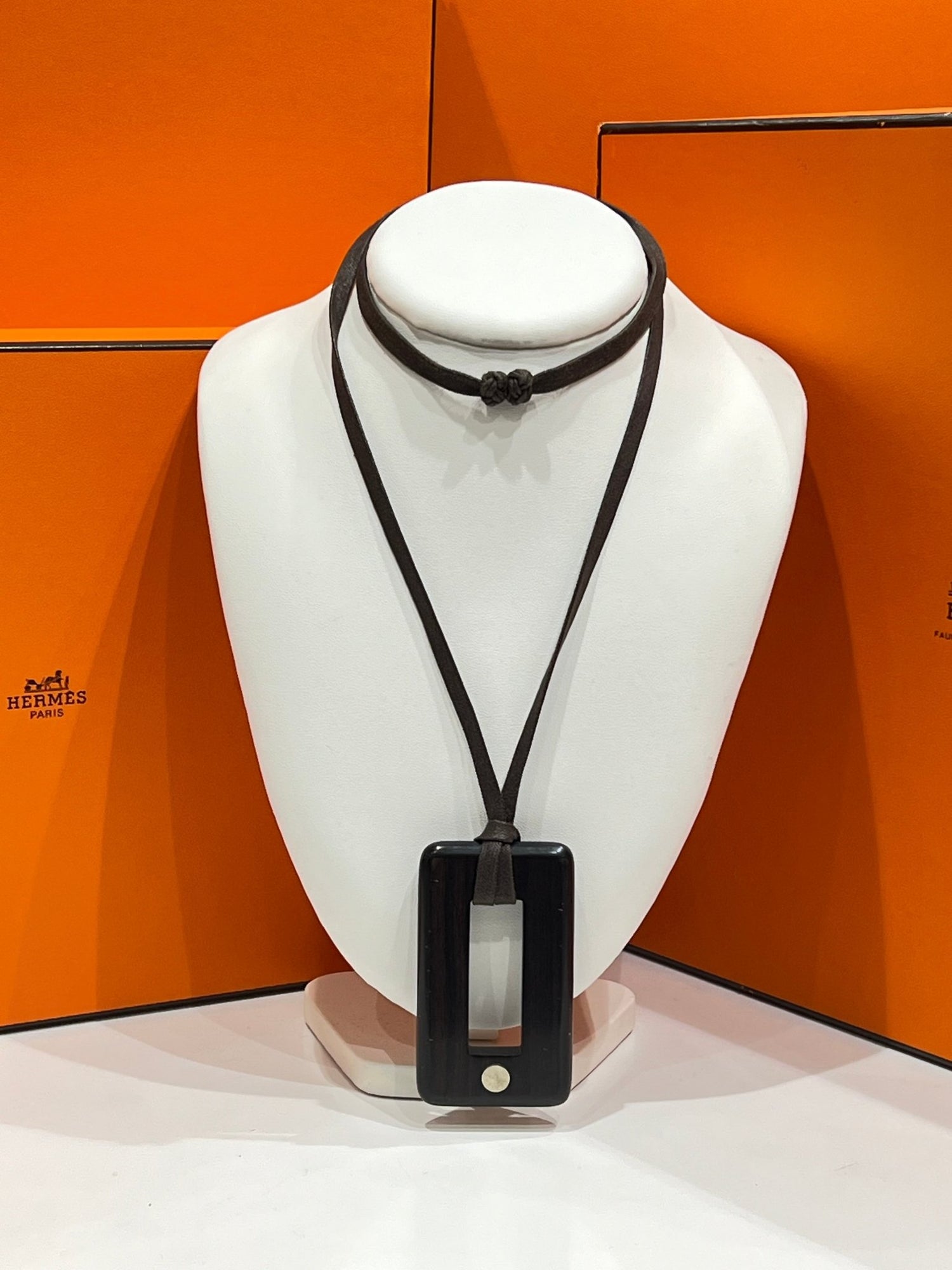 Hermès - collier cordon et bois - Les Folies d&