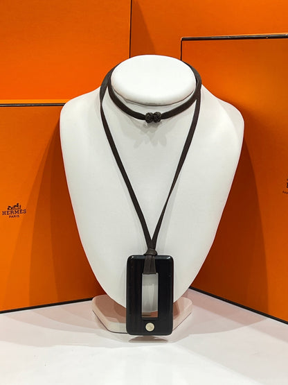 Hermès - collier cordon et bois - Les Folies d&