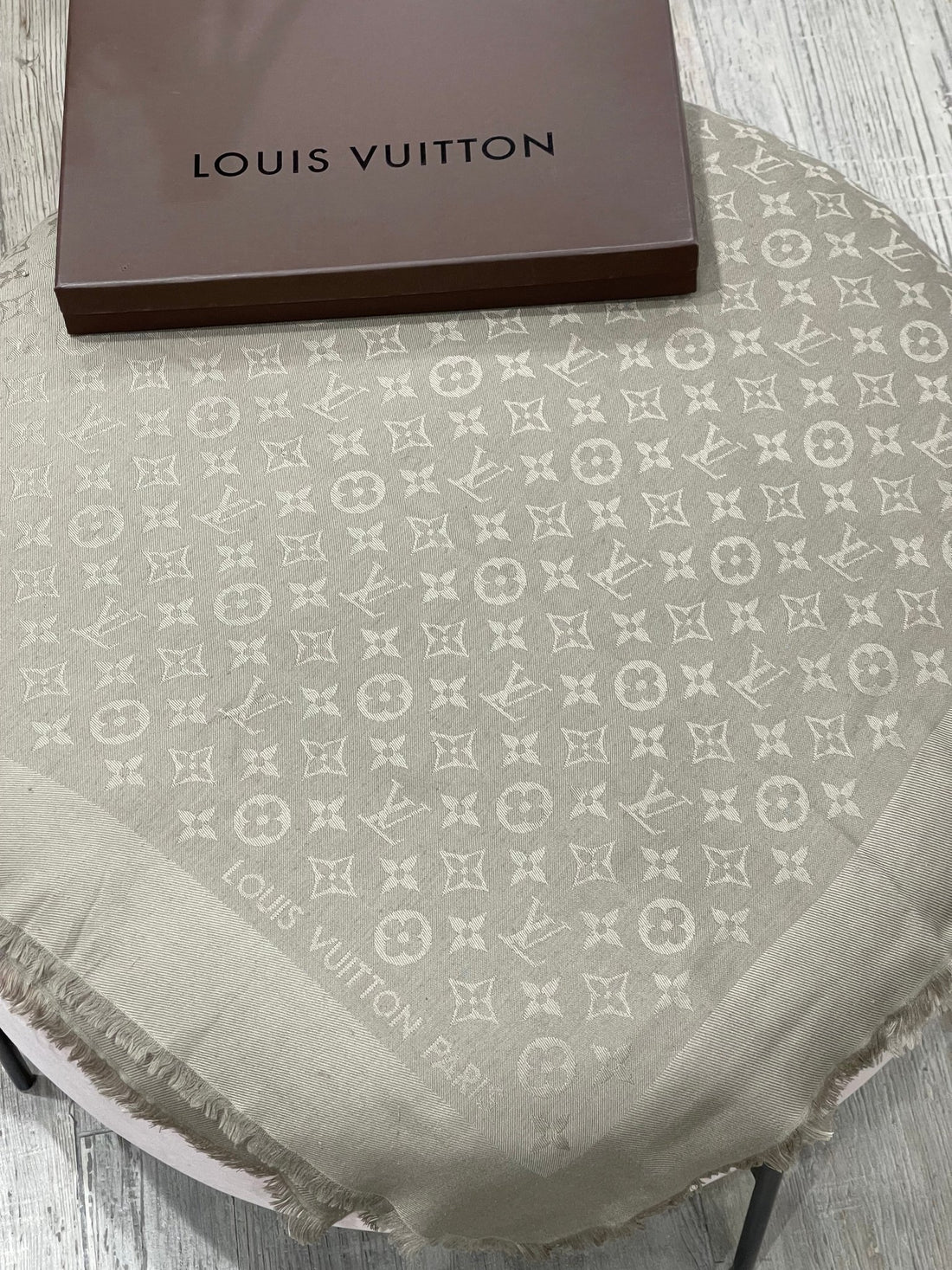 Louis Vuitton - Étole 140x140 - Les Folies d&