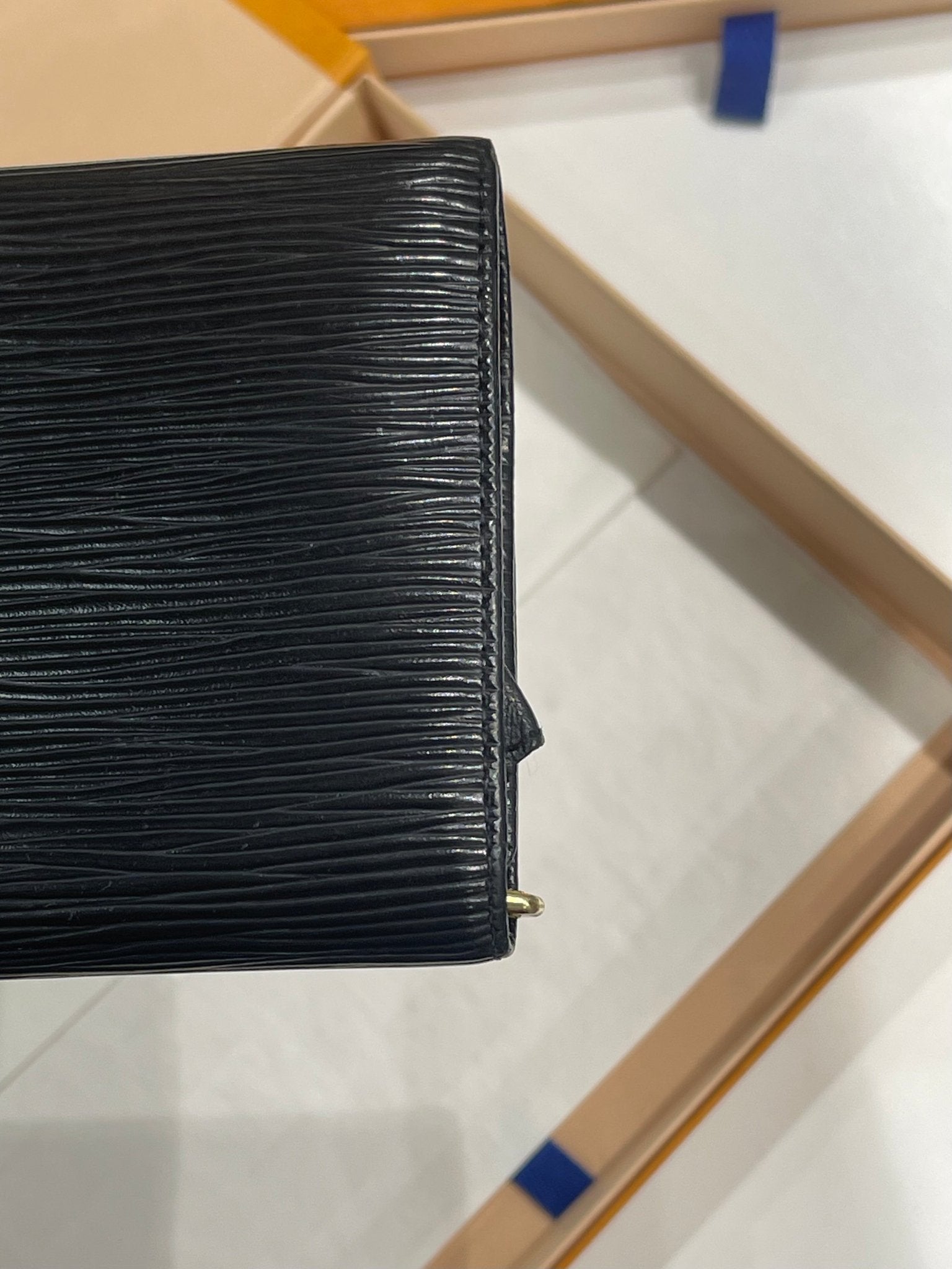 Louis Vuitton - portefeuille cuir épi noir - Les Folies d&