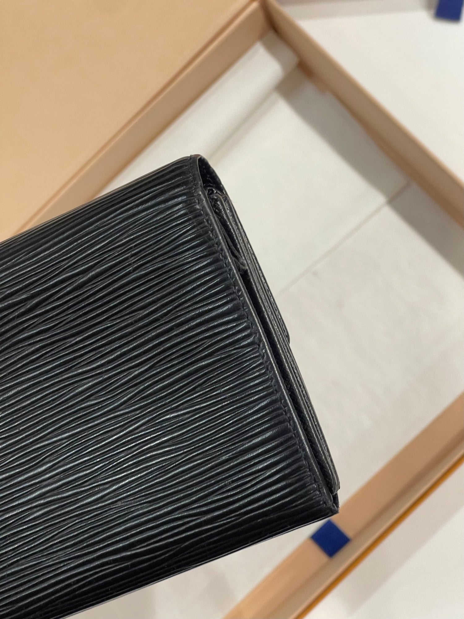 Louis Vuitton - portefeuille cuir épi noir - Les Folies d&