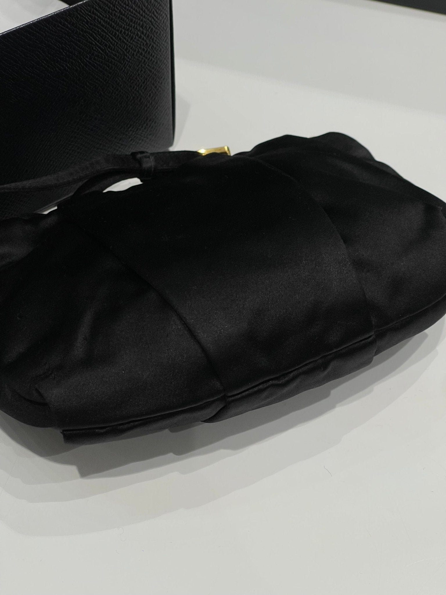 Prada - Pochette noire - Les Folies d&