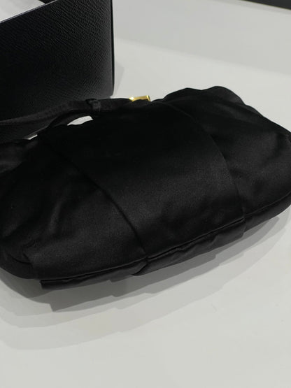 Prada - Pochette noire - Les Folies d&