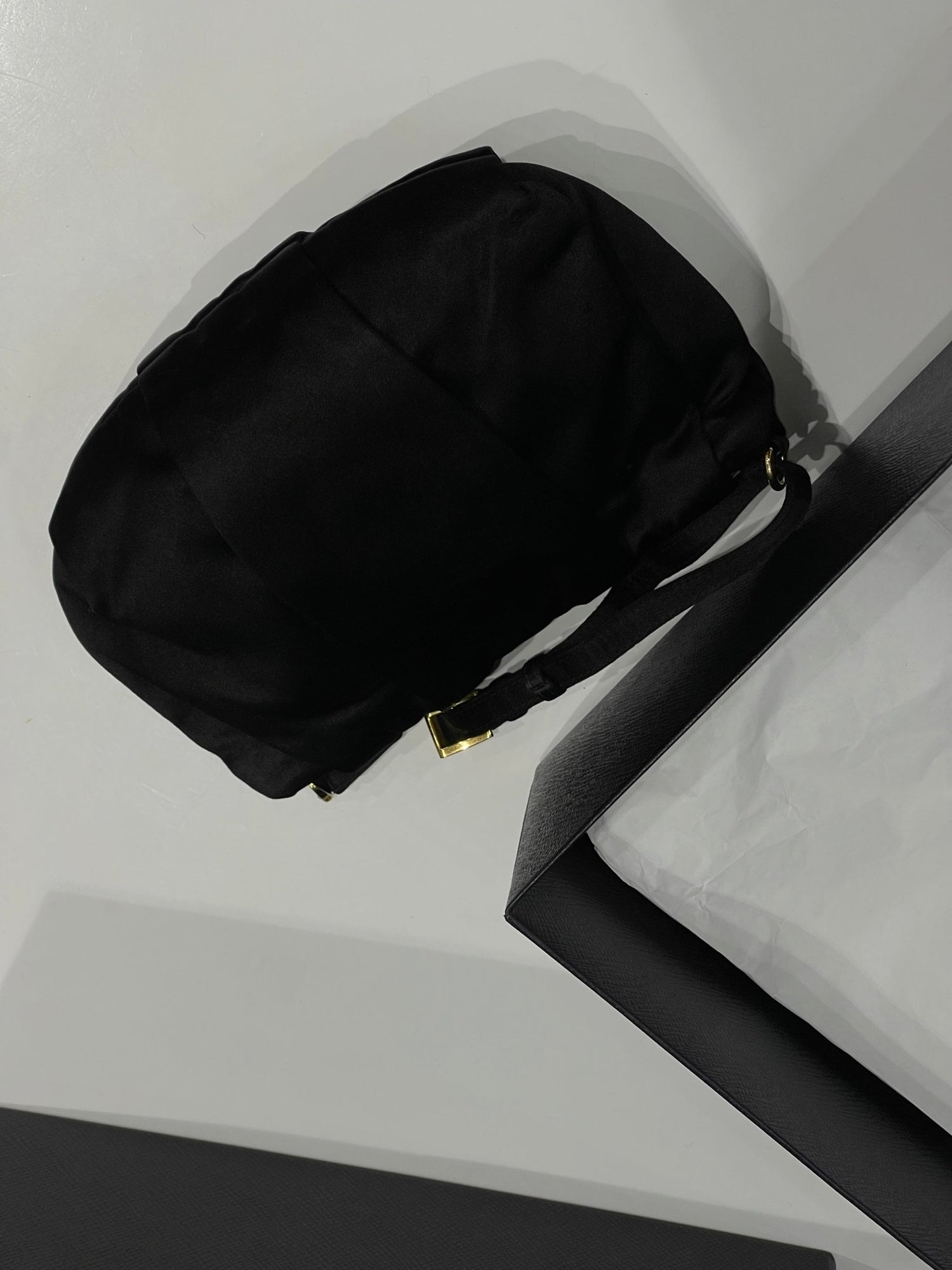 Prada - Pochette noire - Les Folies d&