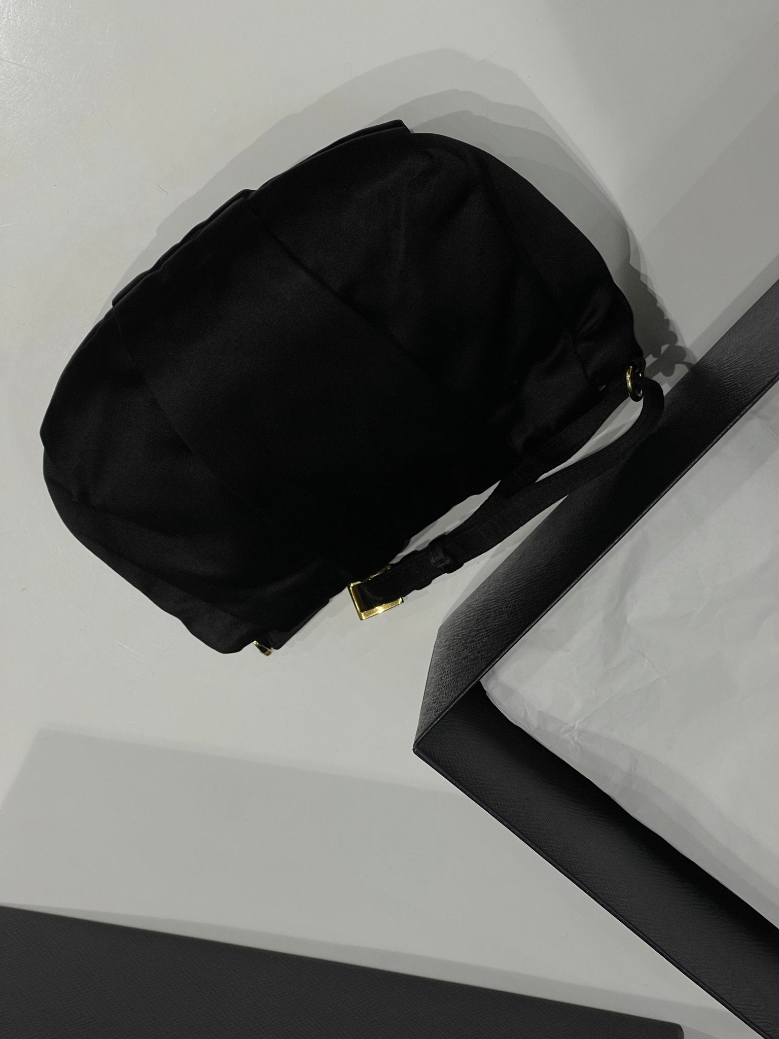 Prada - Pochette noire - Les Folies d&