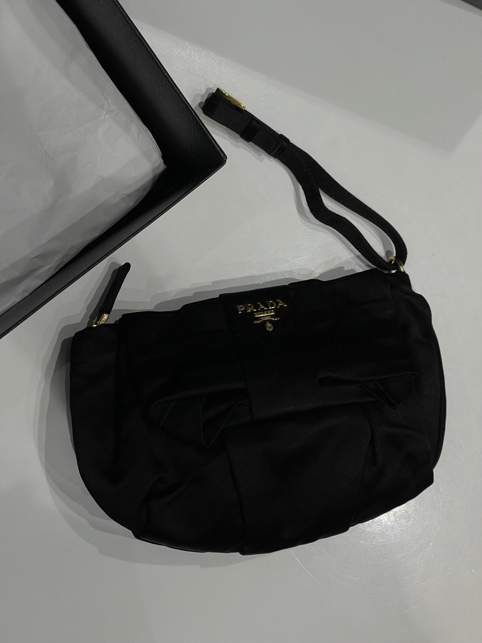 Prada - Pochette noire - Les Folies d&