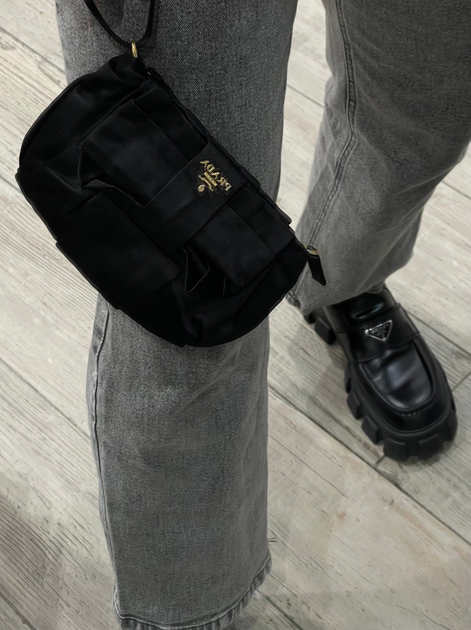 Prada - Pochette noire - Les Folies d&