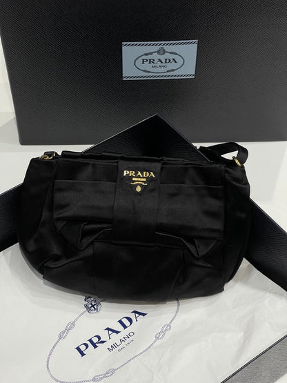 Prada - Pochette noire - Les Folies d&