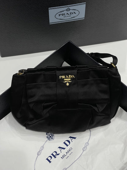Prada - Pochette noire - Les Folies d&